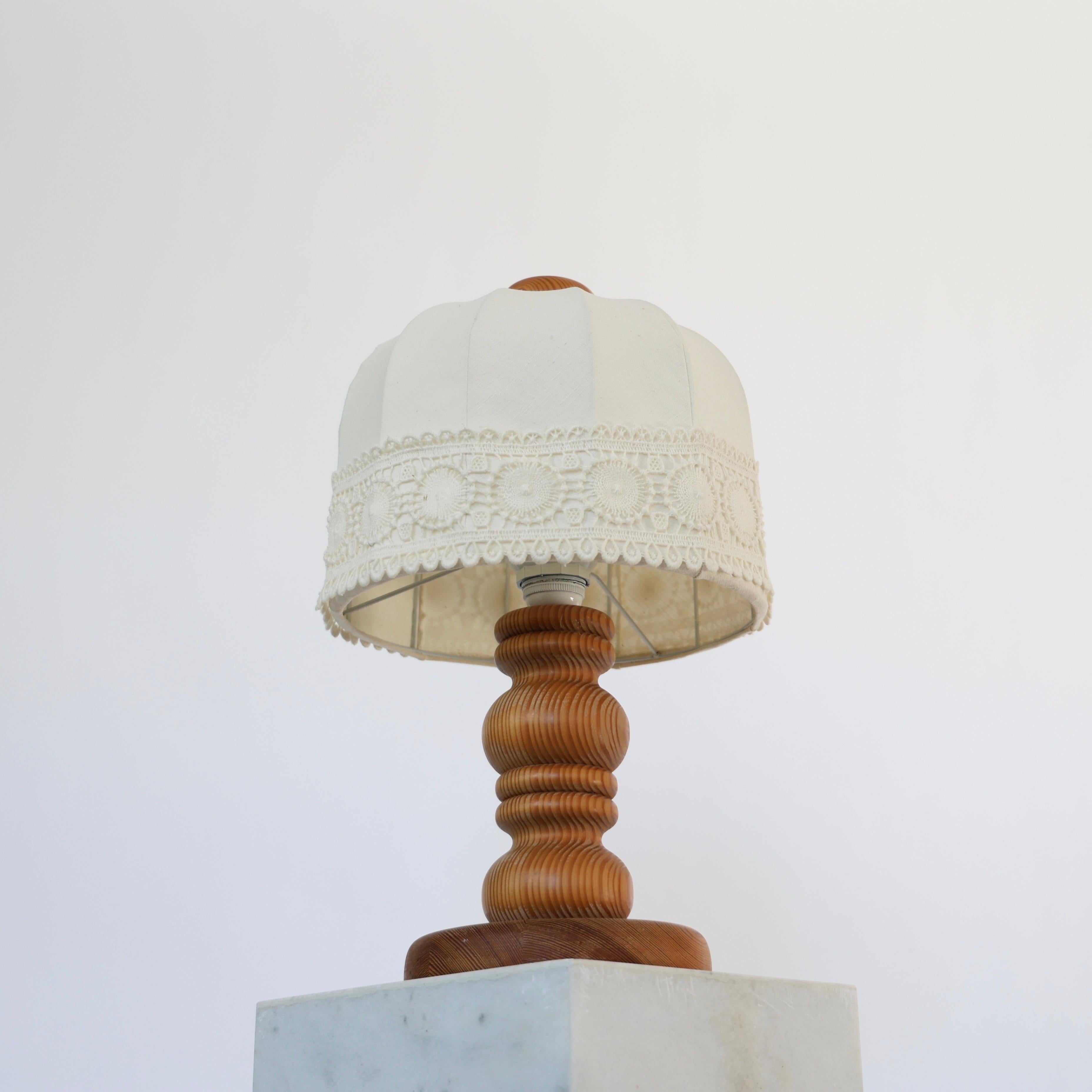 Lampe de table suédoise en bois de pin par Markslöjd, Suède, années 1980 Bon état - En vente à Værløse, DK