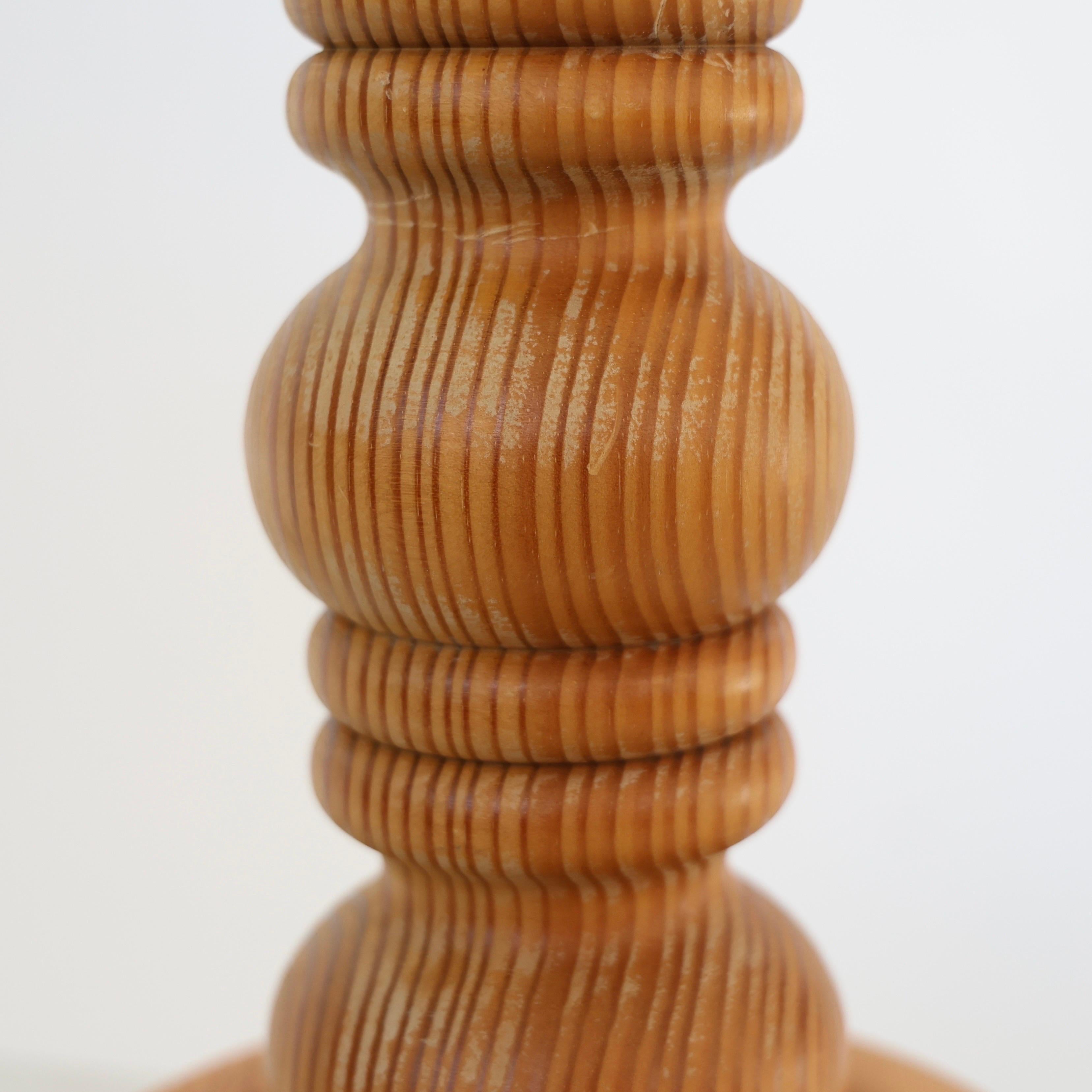Lampe de table suédoise en bois de pin par Markslöjd, Suède, années 1980 en vente 1