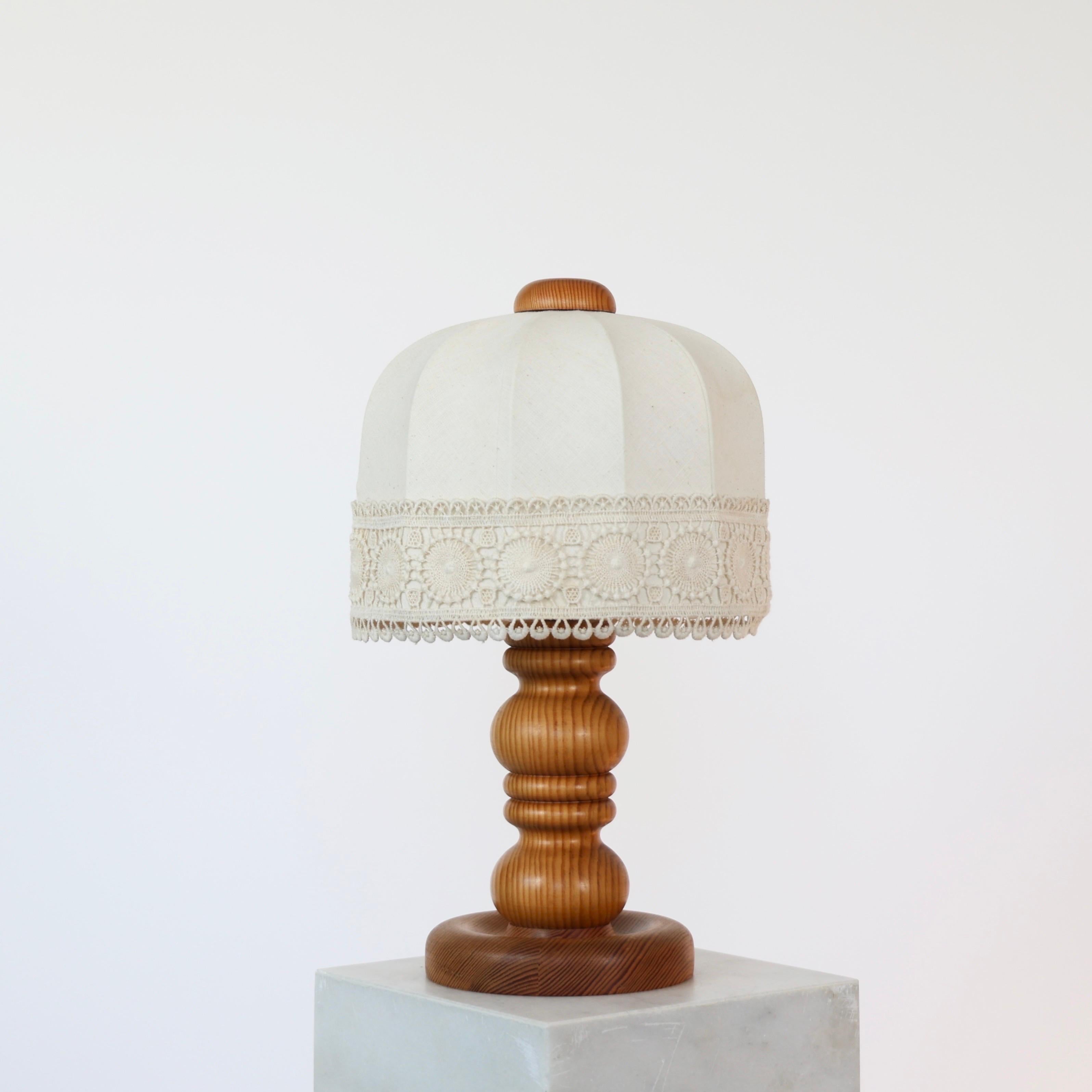 Bois Lampes de table suédoises en bois de pin par Markslöjd, Suède, années 1980 en vente