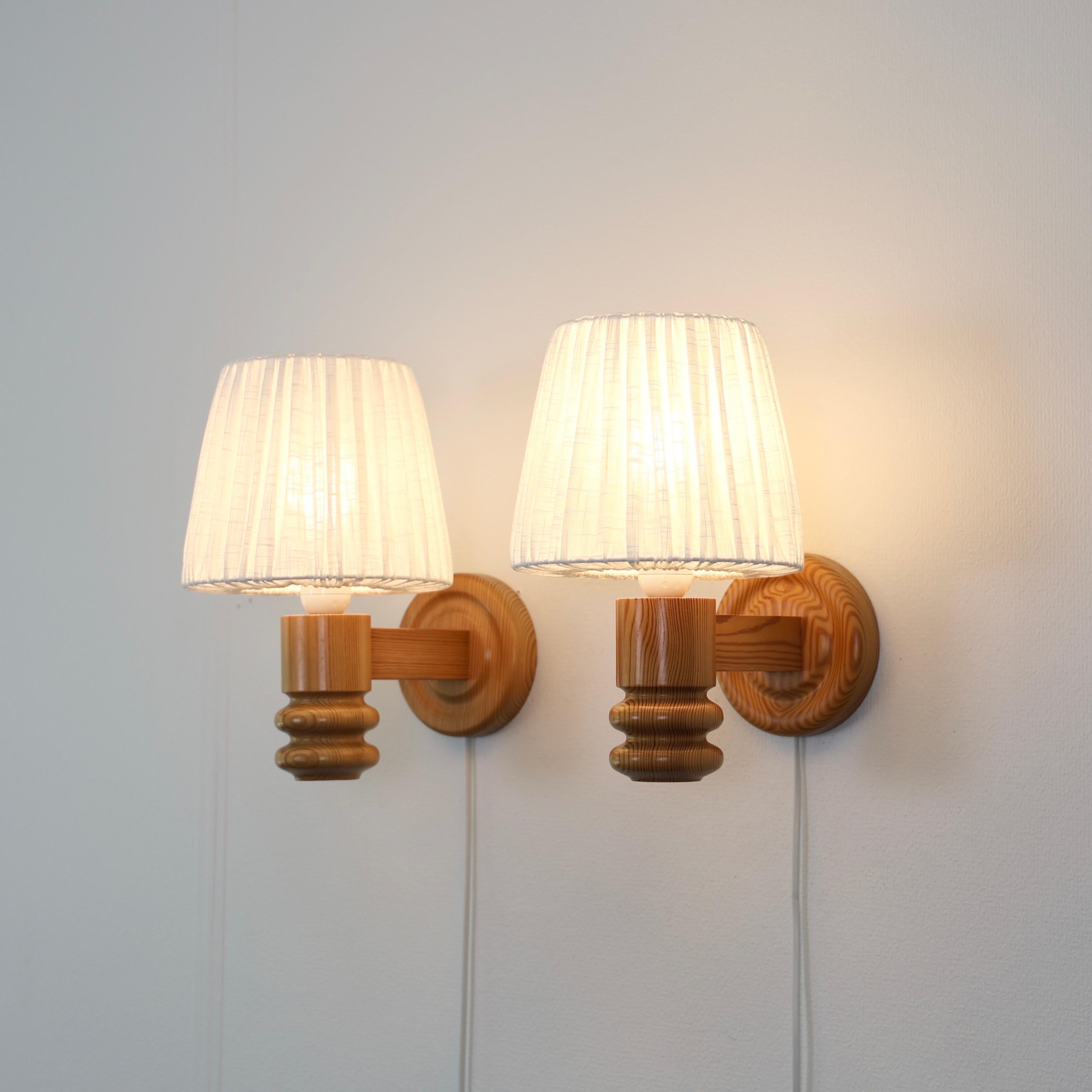 Swedish Pine Wood Wall Lamps by Solbackens Svarveri, Sweden, 1970s In Good Condition For Sale In Værløse, DK
