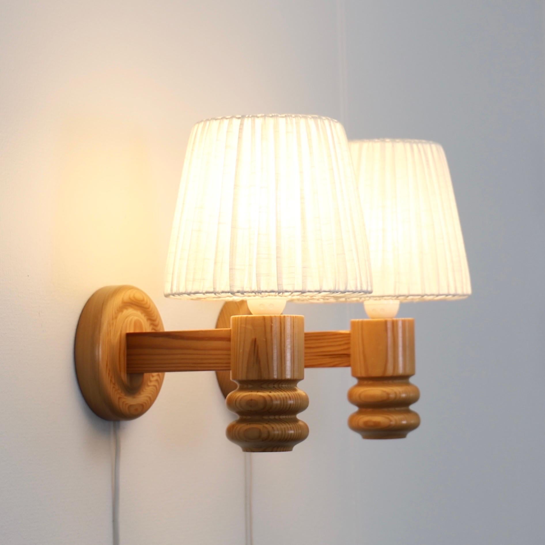 Suédois Appliques suédoises en bois de pin par Solbackens Svarveri, Suède, années 1970 en vente