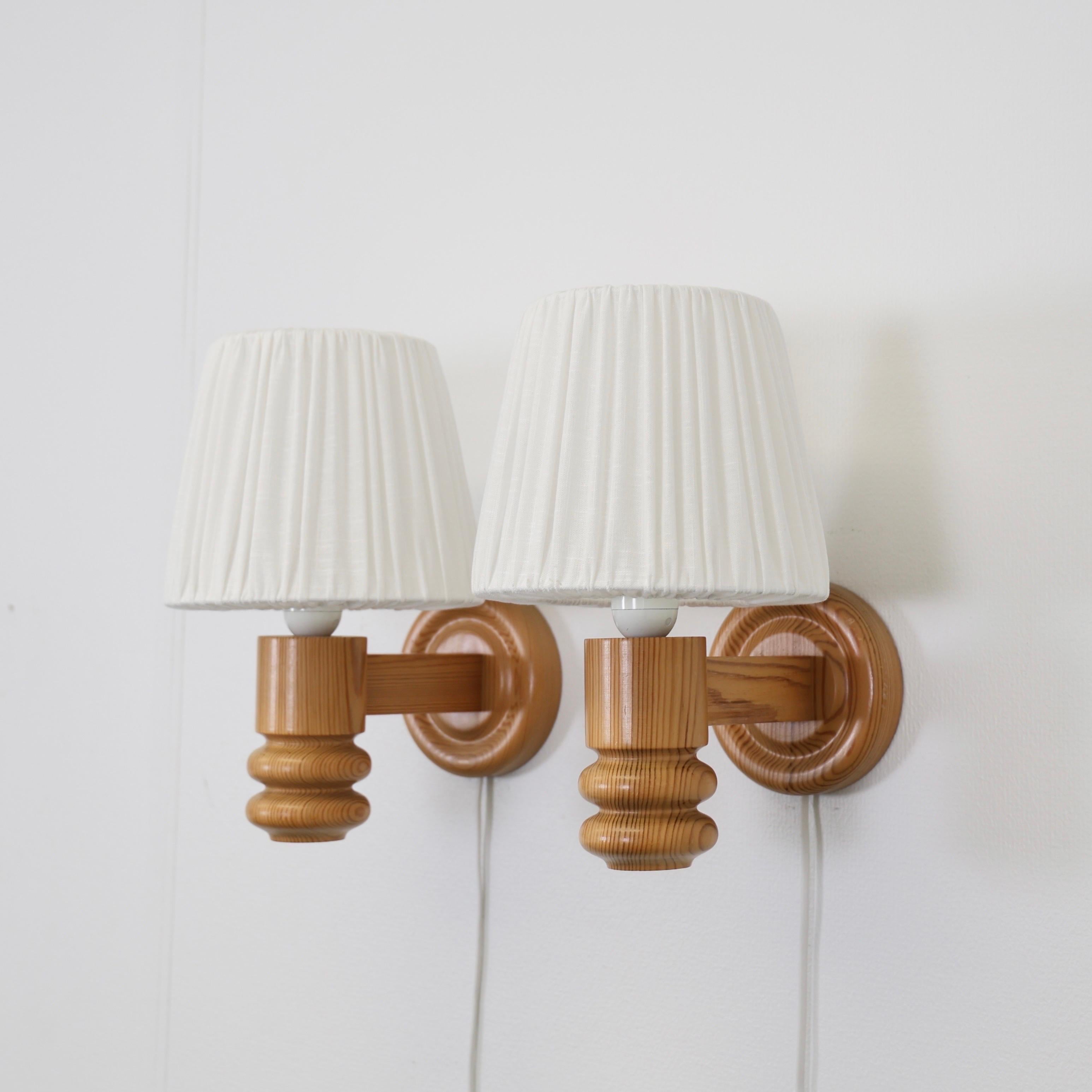 Appliques suédoises en bois de pin par Solbackens Svarveri, Suède, années 1970 Bon état - En vente à Værløse, DK