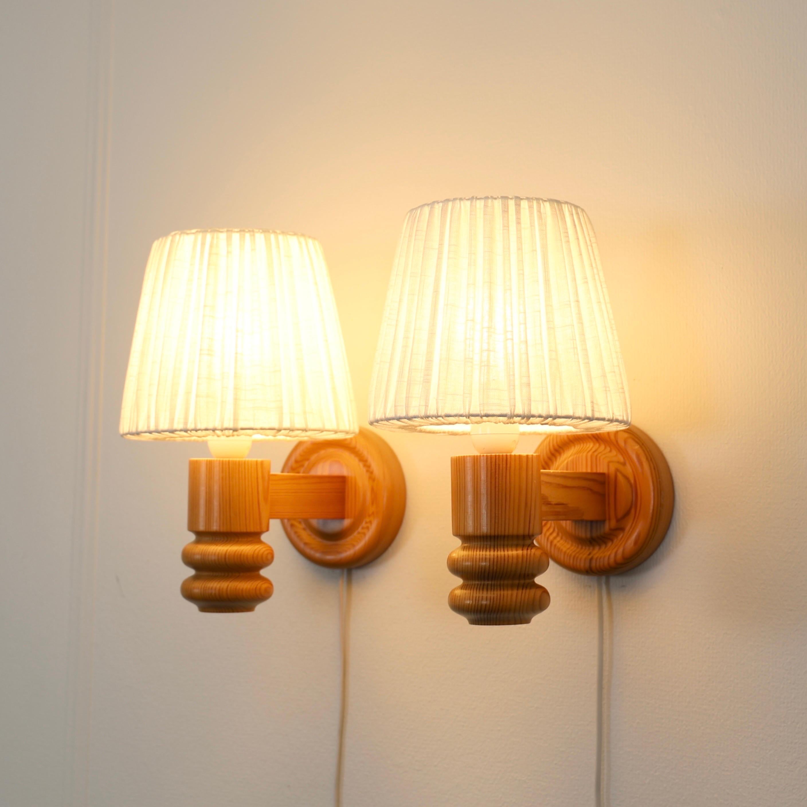 Fin du 20e siècle Appliques suédoises en bois de pin par Solbackens Svarveri, Suède, années 1970 en vente