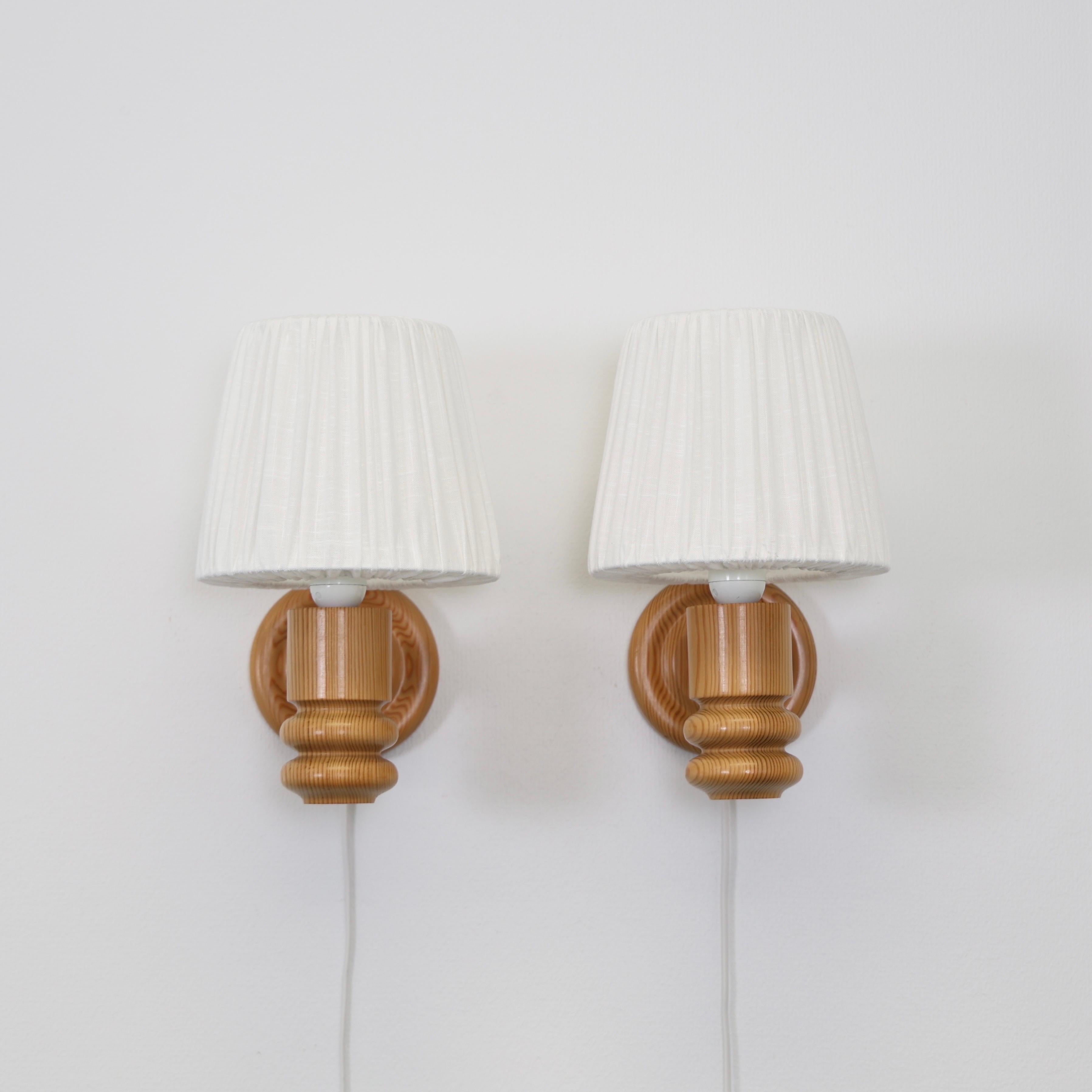 Tissu Appliques suédoises en bois de pin par Solbackens Svarveri, Suède, années 1970 en vente