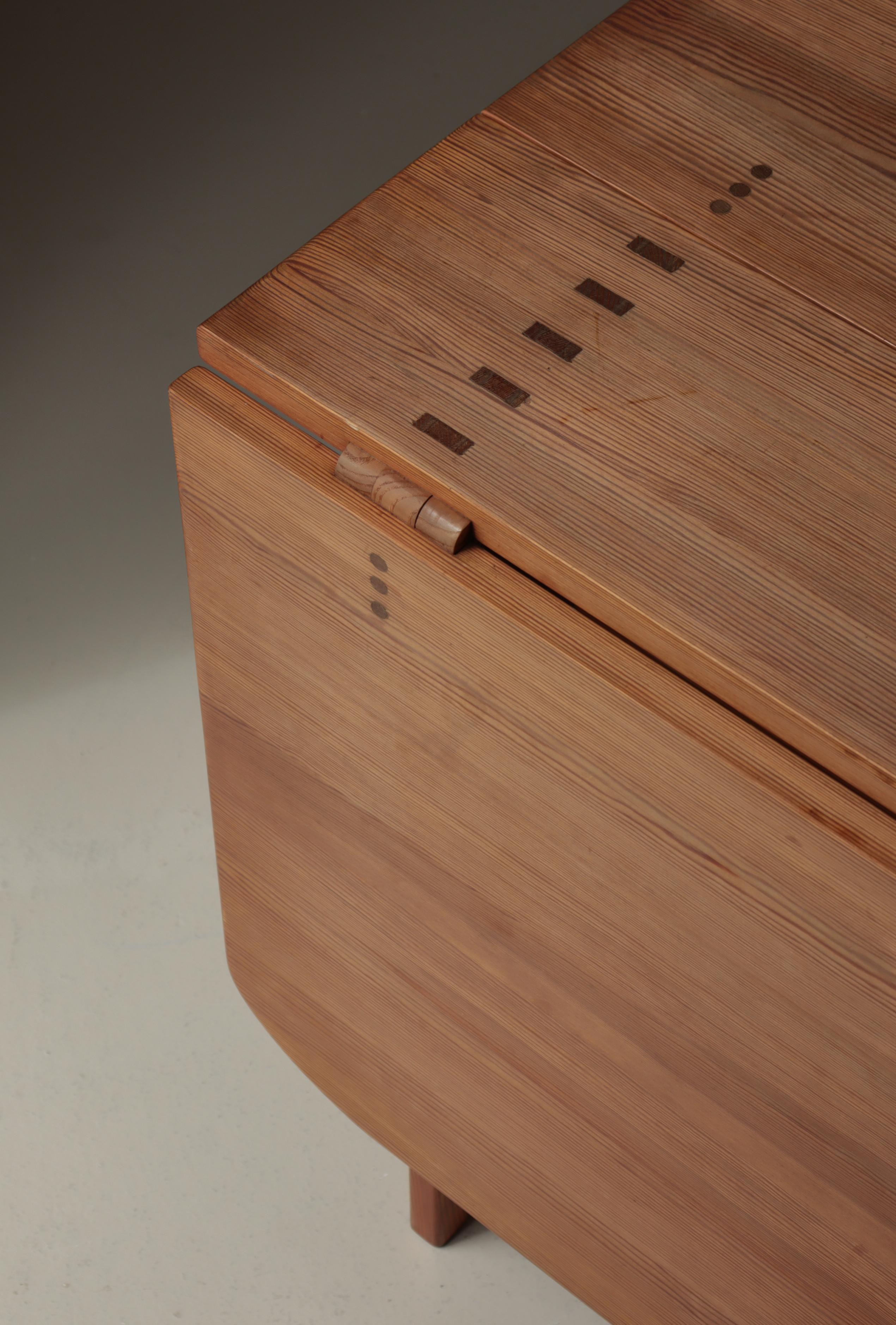Swedish Pinewood Gateleg Table “Härjedalen” by Carl Malmsten, 1950s For Sale 4