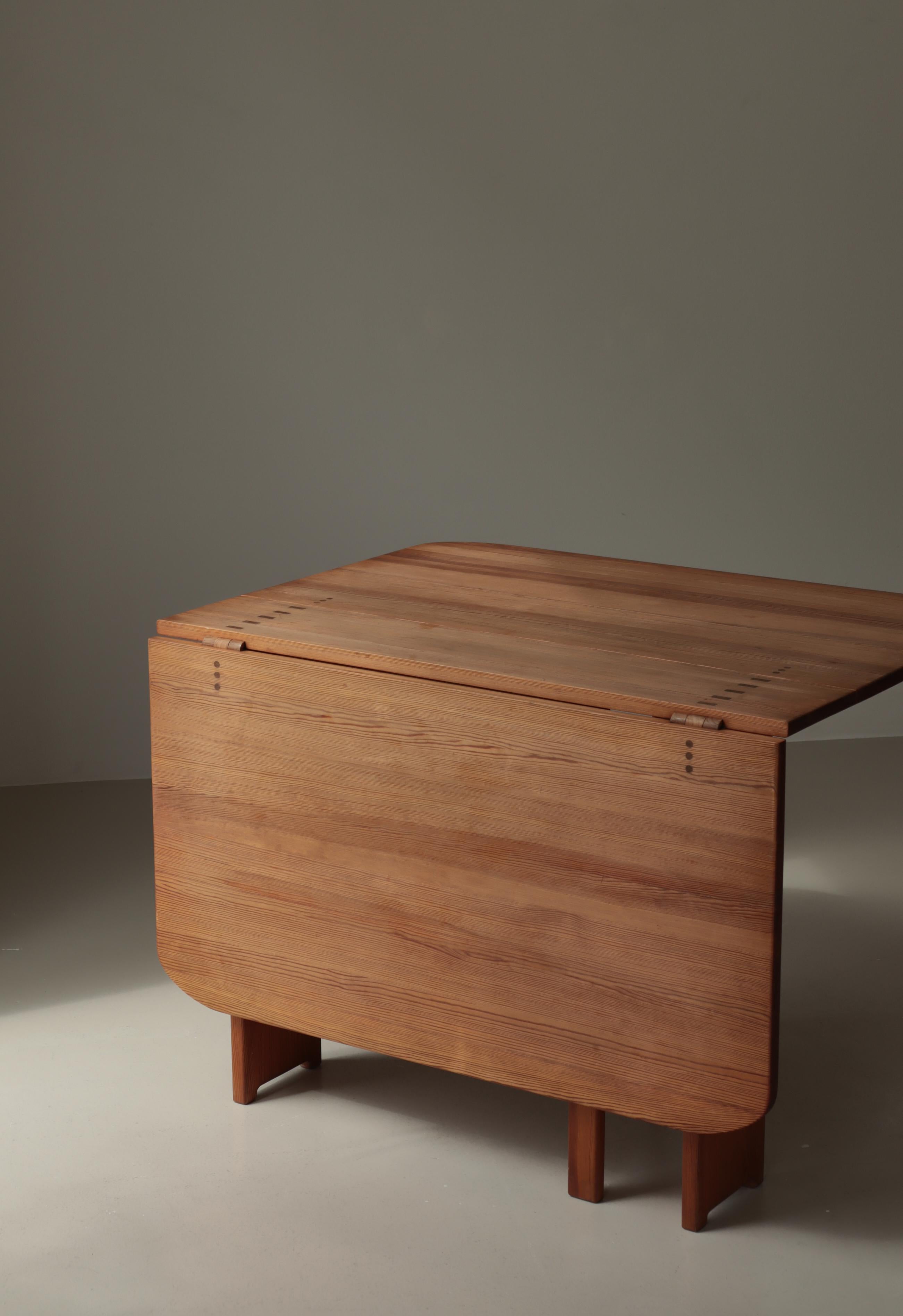 Swedish Pinewood Gateleg Table “Härjedalen” by Carl Malmsten, 1950s For Sale 6