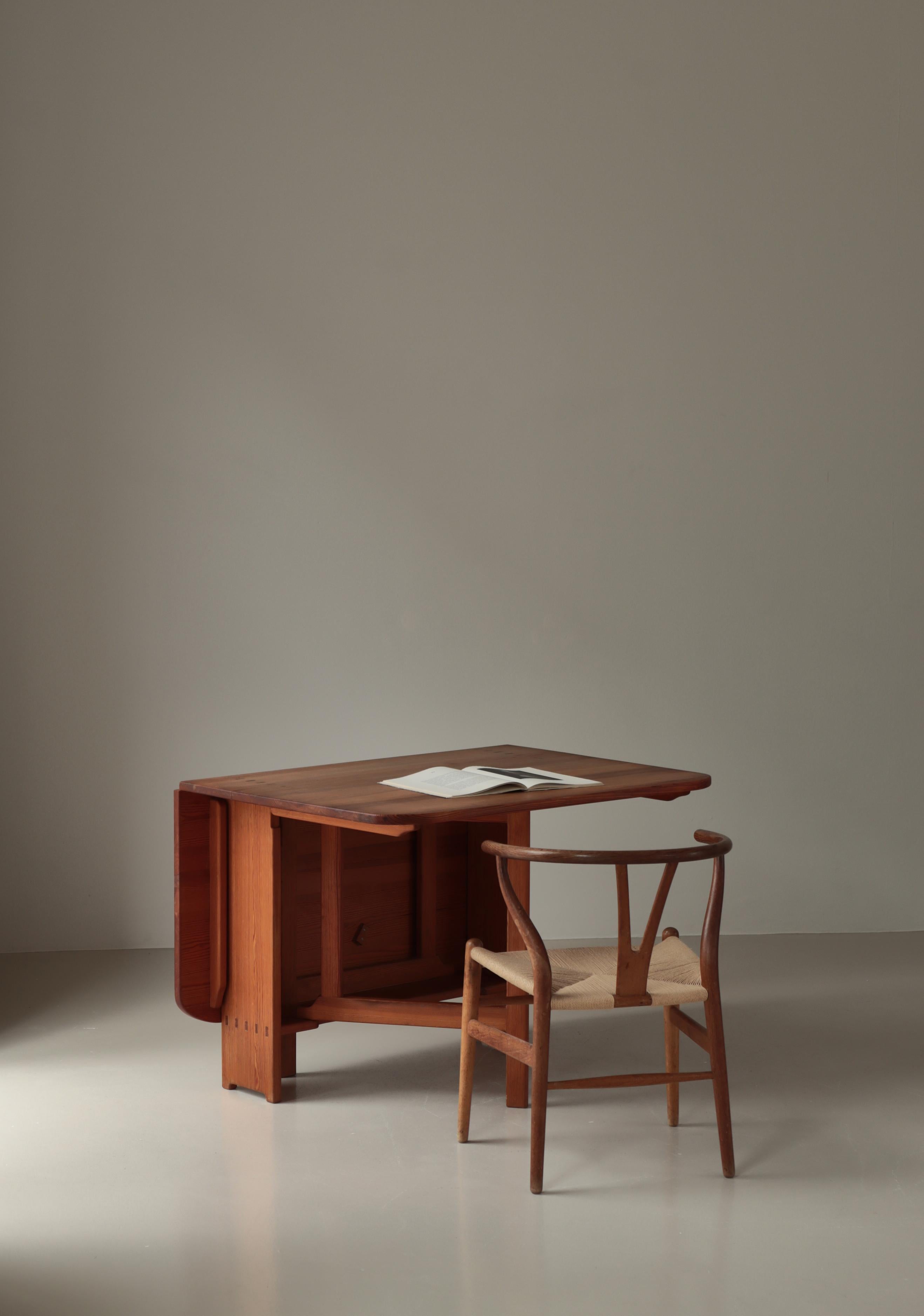 Swedish Pinewood Gateleg Table “Härjedalen” by Carl Malmsten, 1950s For Sale 9