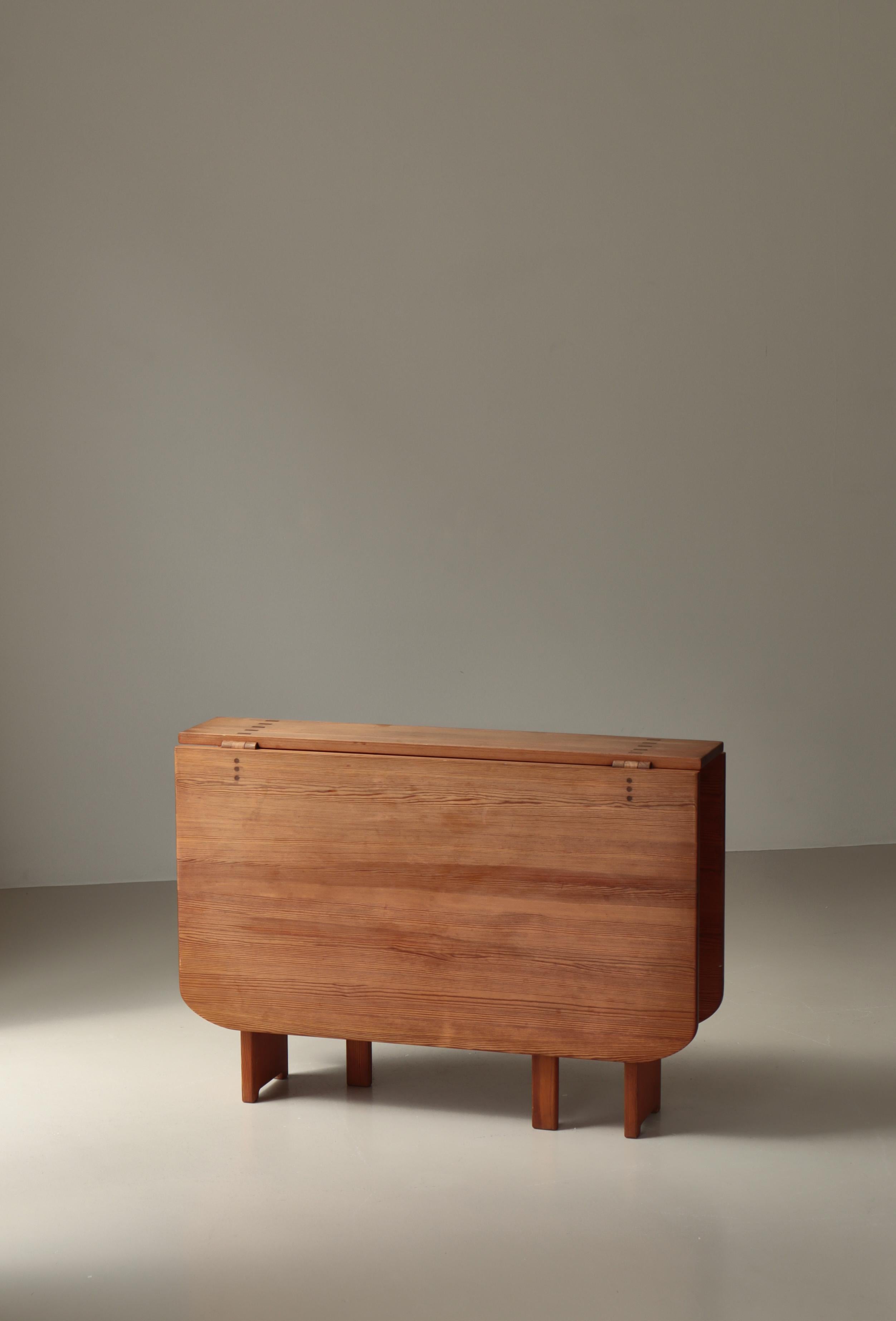Scandinavian Modern Swedish Pinewood Gateleg Table “Härjedalen” by Carl Malmsten, 1950s For Sale