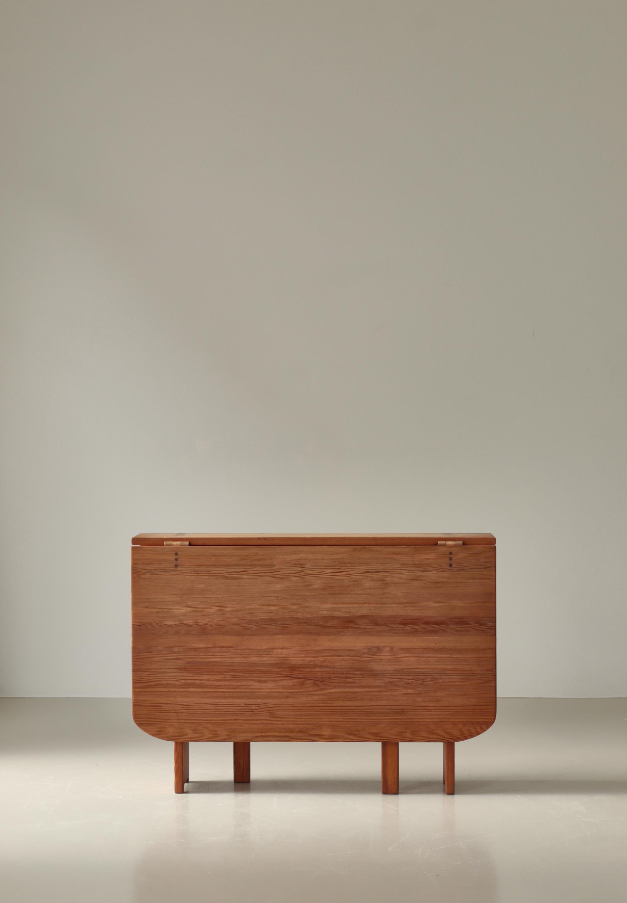 Swedish Pinewood Gateleg Table “Härjedalen” by Carl Malmsten, 1950s For Sale 2