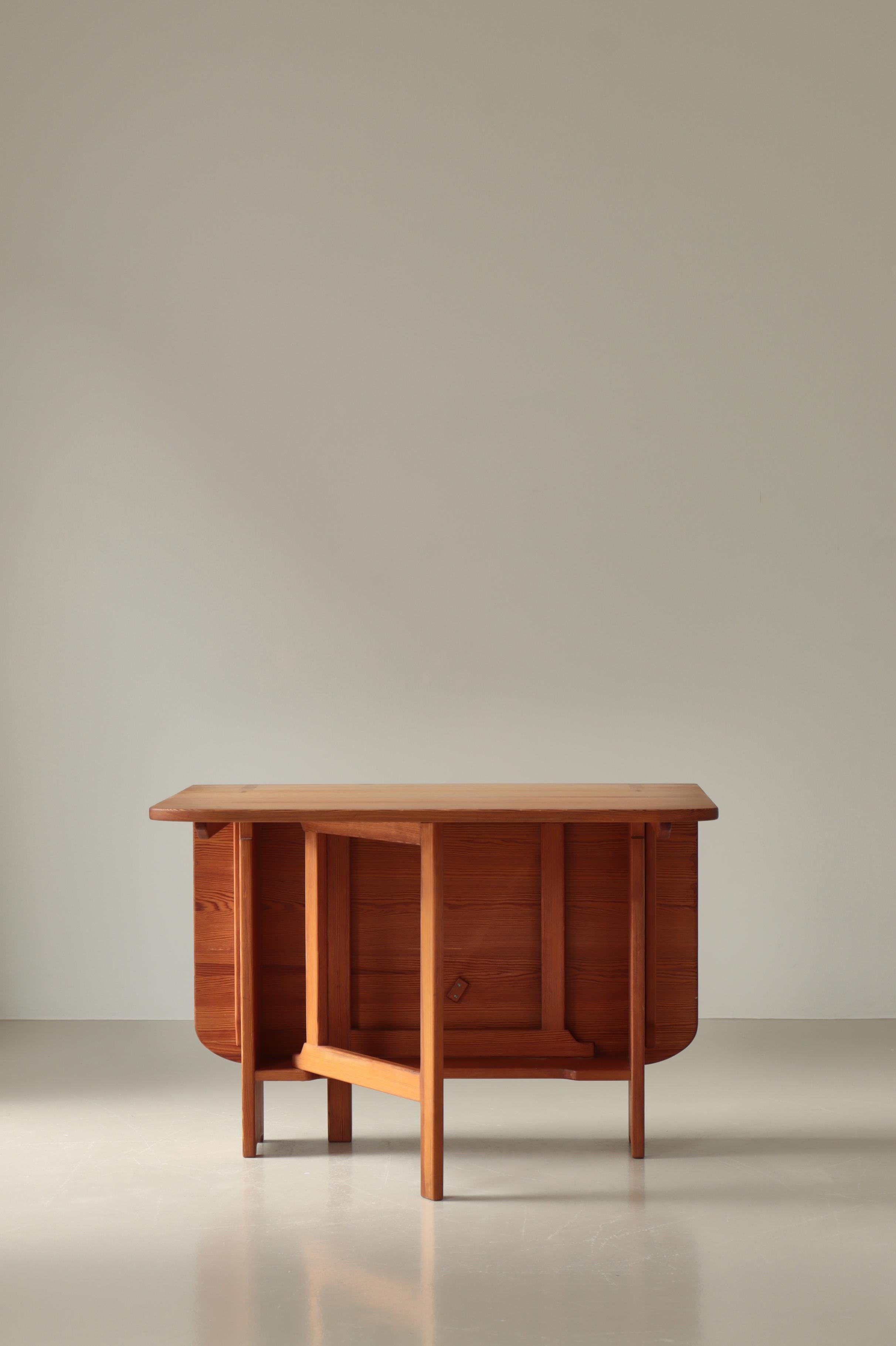 Swedish Pinewood Gateleg Table “Härjedalen” by Carl Malmsten, 1950s For Sale 3
