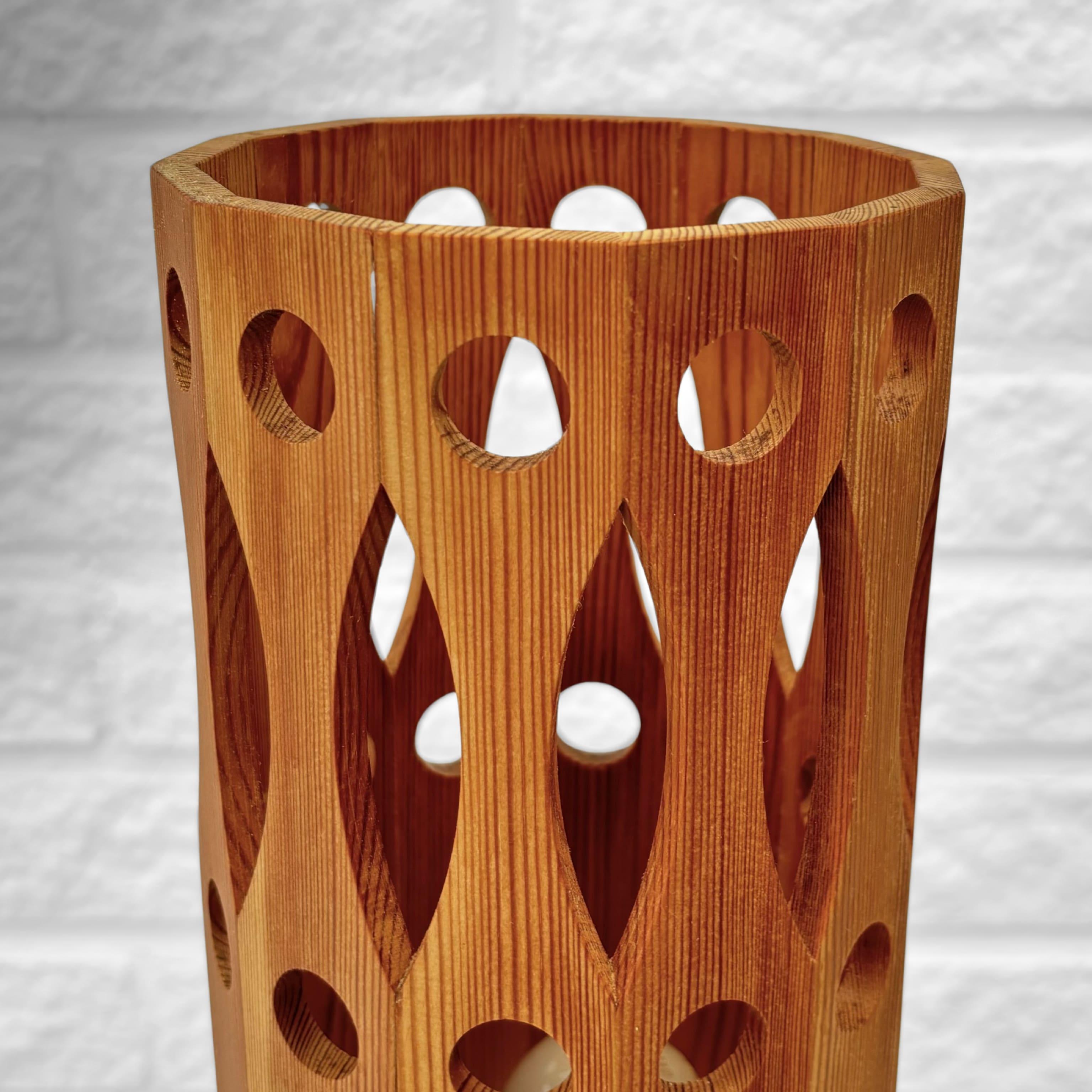 Late 20th Century Swedish pinewood table lamp by L.O. Nilsson for Nordisk Present, 1970s For Sale