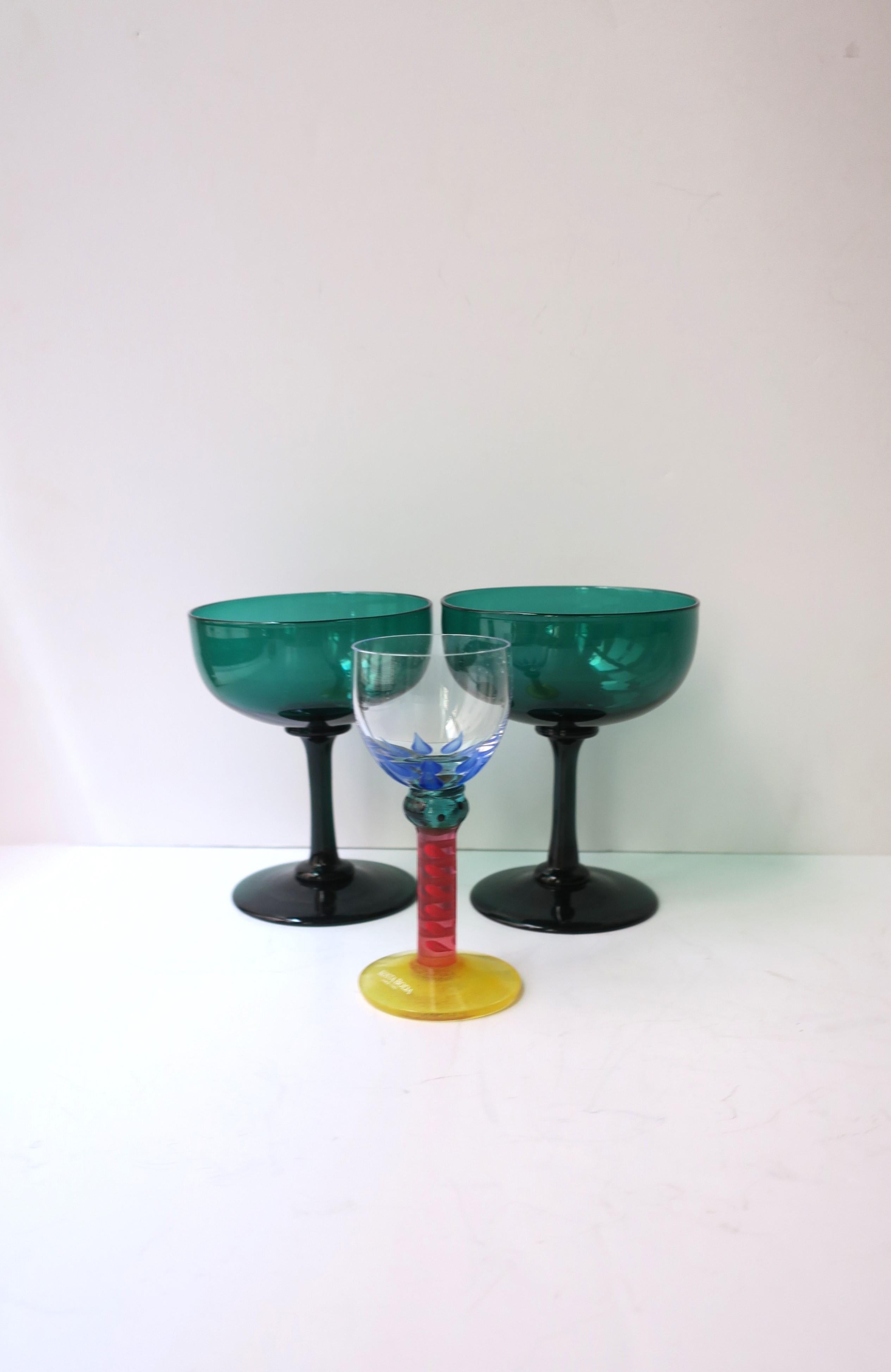Aperitivo postmoderno sueco de vidrio Kosta Boda, años 90 Pintado a mano en venta
