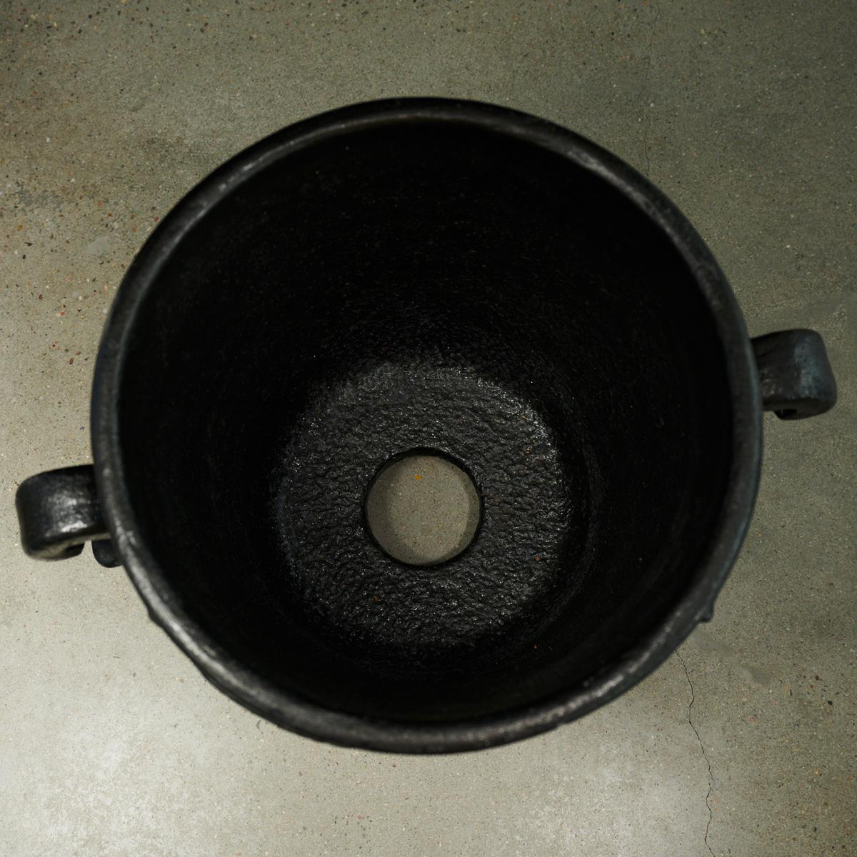 Swedish pot in cast iron with volute-shaped handles.

Relief decoration, volute-shaped handles.

Additional information:
Material: Cast iron
Artist: Napoleone Martinuzzi
Size: 34 W X 47 H cm.