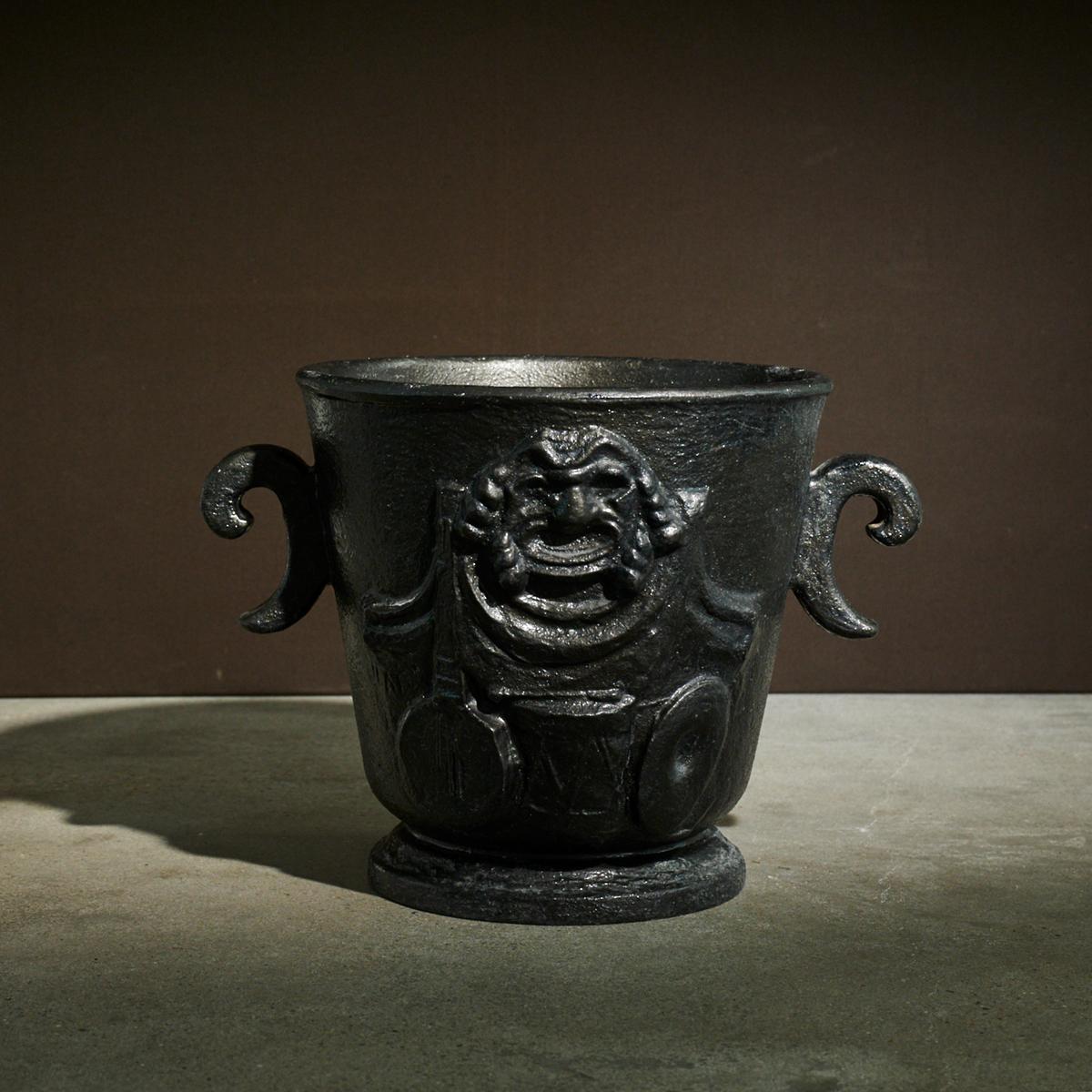 Early 20th Century Swedish Pot in Cast Iron with Volute-Shaped Handles For Sale