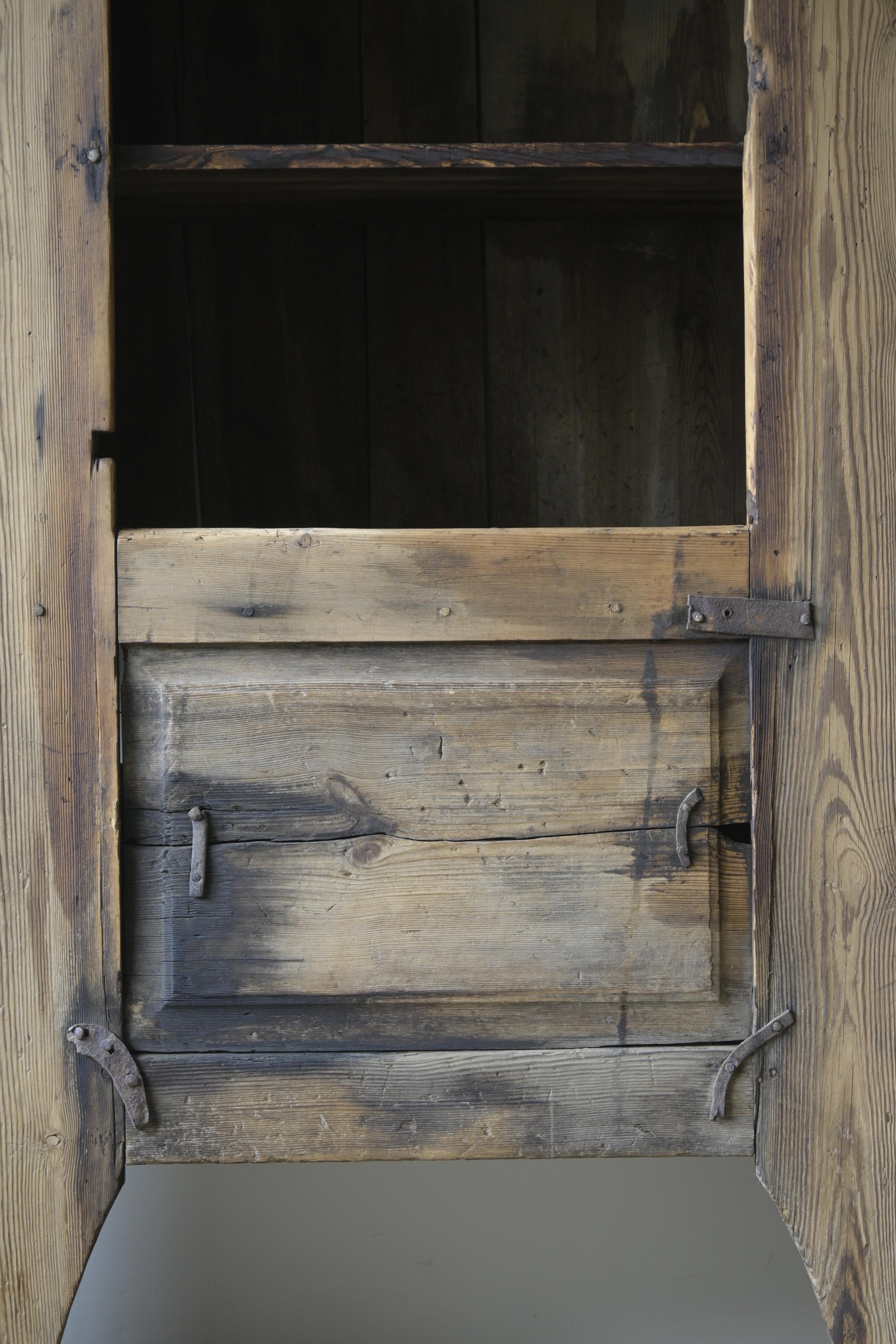 Swedish Primitive Cabinet from Dalarna, ca 1790–1830 For Sale 4