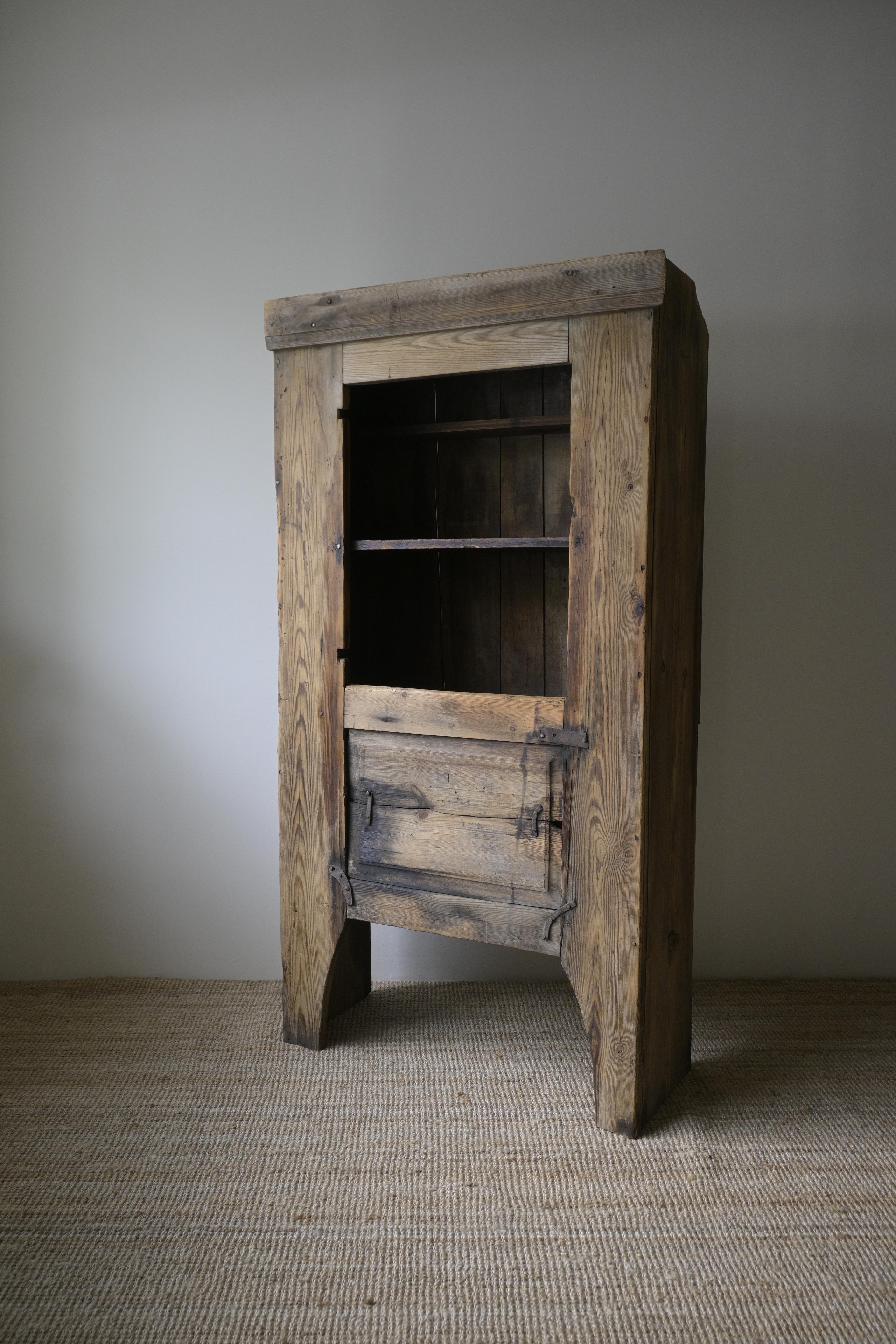 Pine Swedish Primitive Cabinet from Dalarna, ca 1790–1830 For Sale