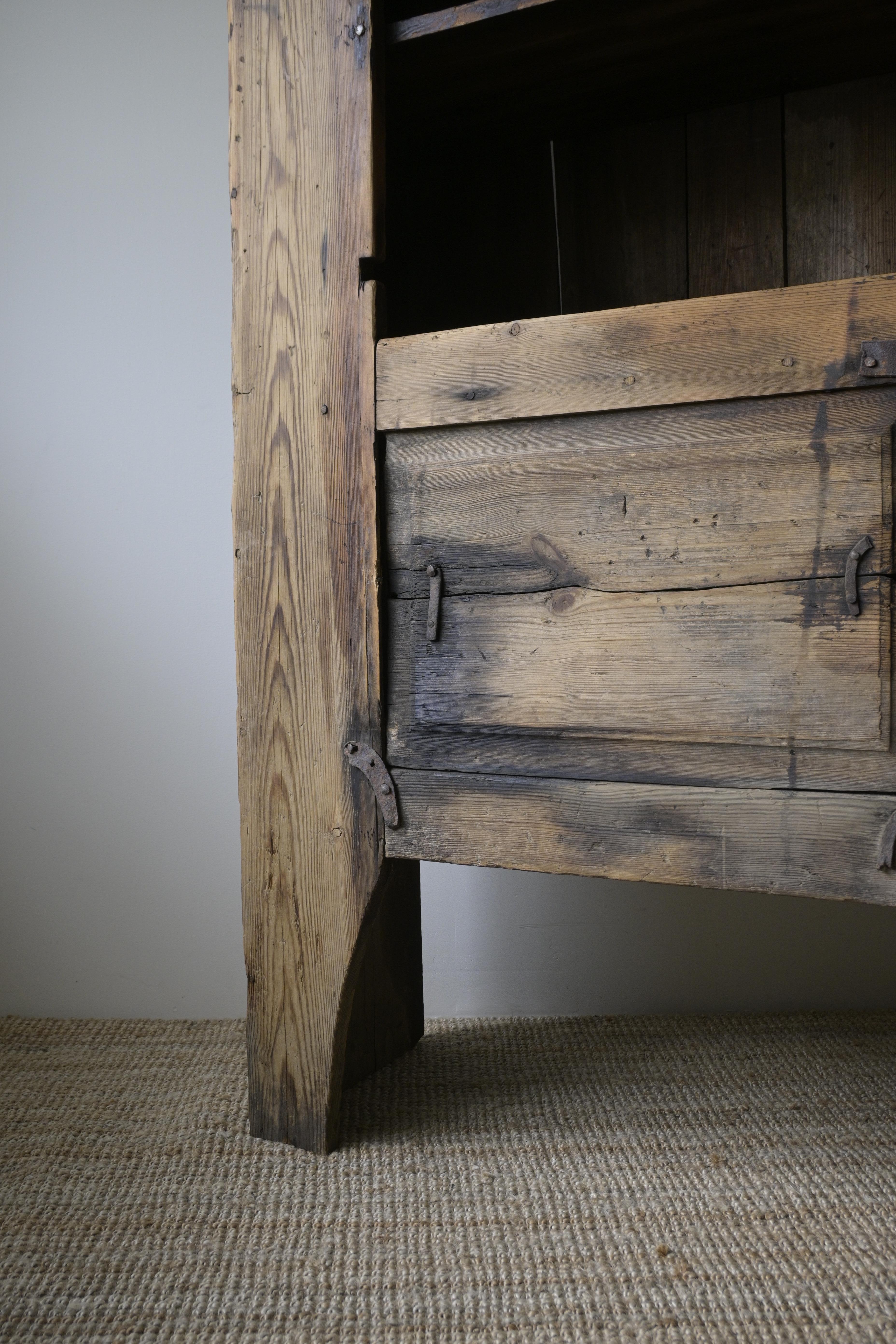 Swedish Primitive Cabinet from Dalarna, ca 1790–1830 For Sale 1