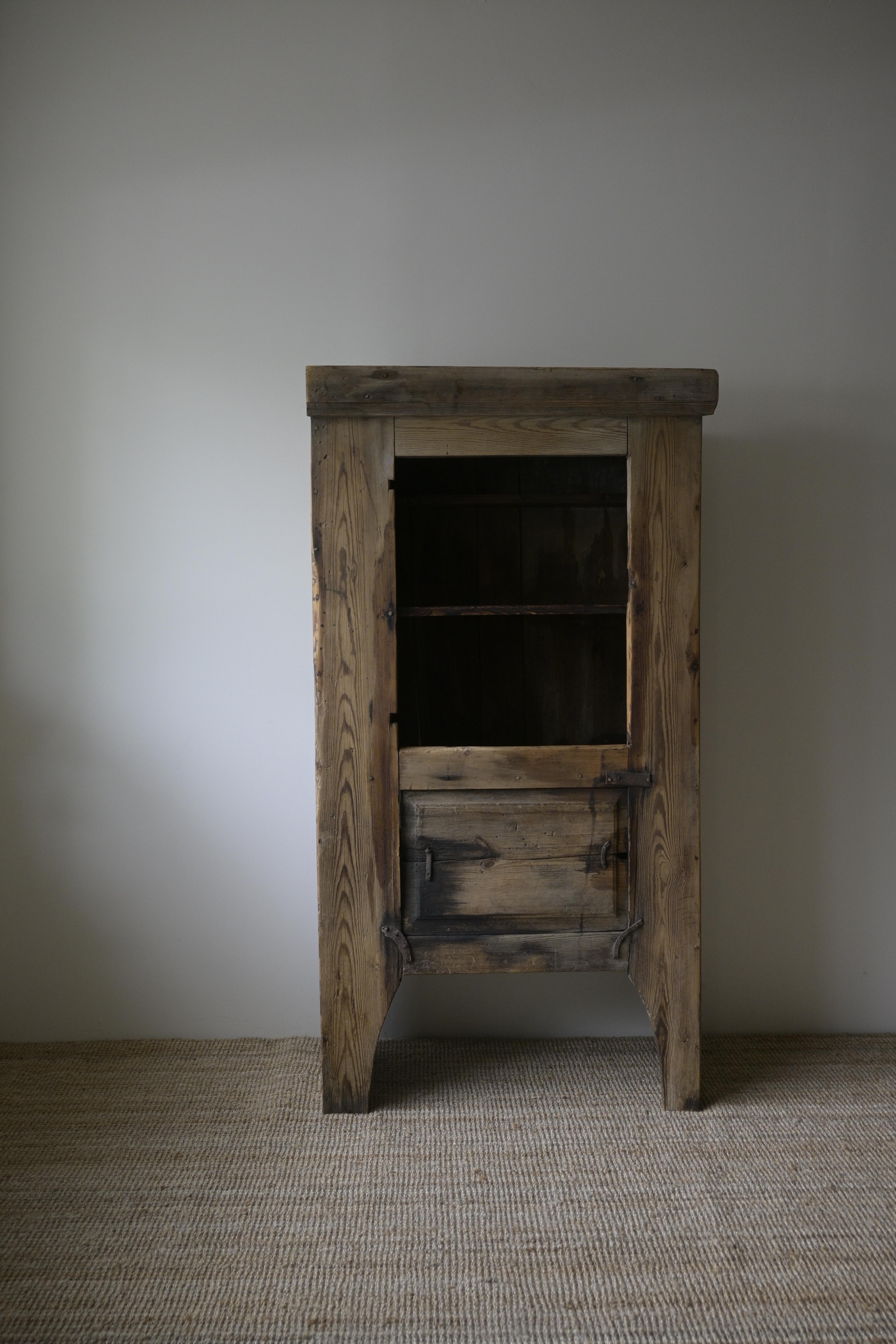 Swedish Primitive Cabinet from Dalarna, ca 1790–1830 For Sale 3