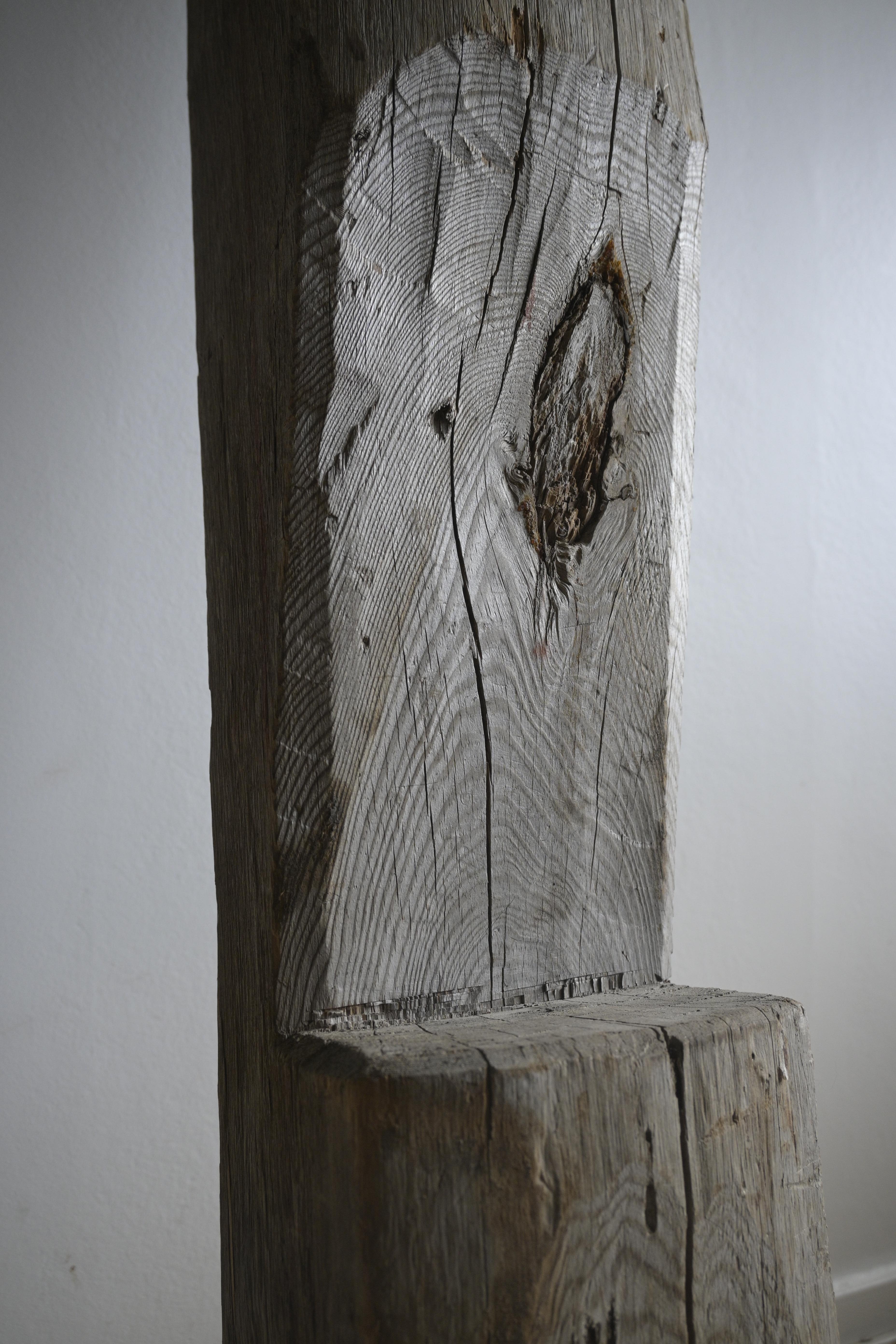 Scala primitiva svedese del XIX secolo

Realizzato in un pezzo di legno massiccio, con gradini intagliati.

Bella patina grigia dovuta agli anni passati al sole.

Realizzato in legno di pino.

Altezza: 156 cm/61,4 pollici
Profondità: 13 cm/5,1