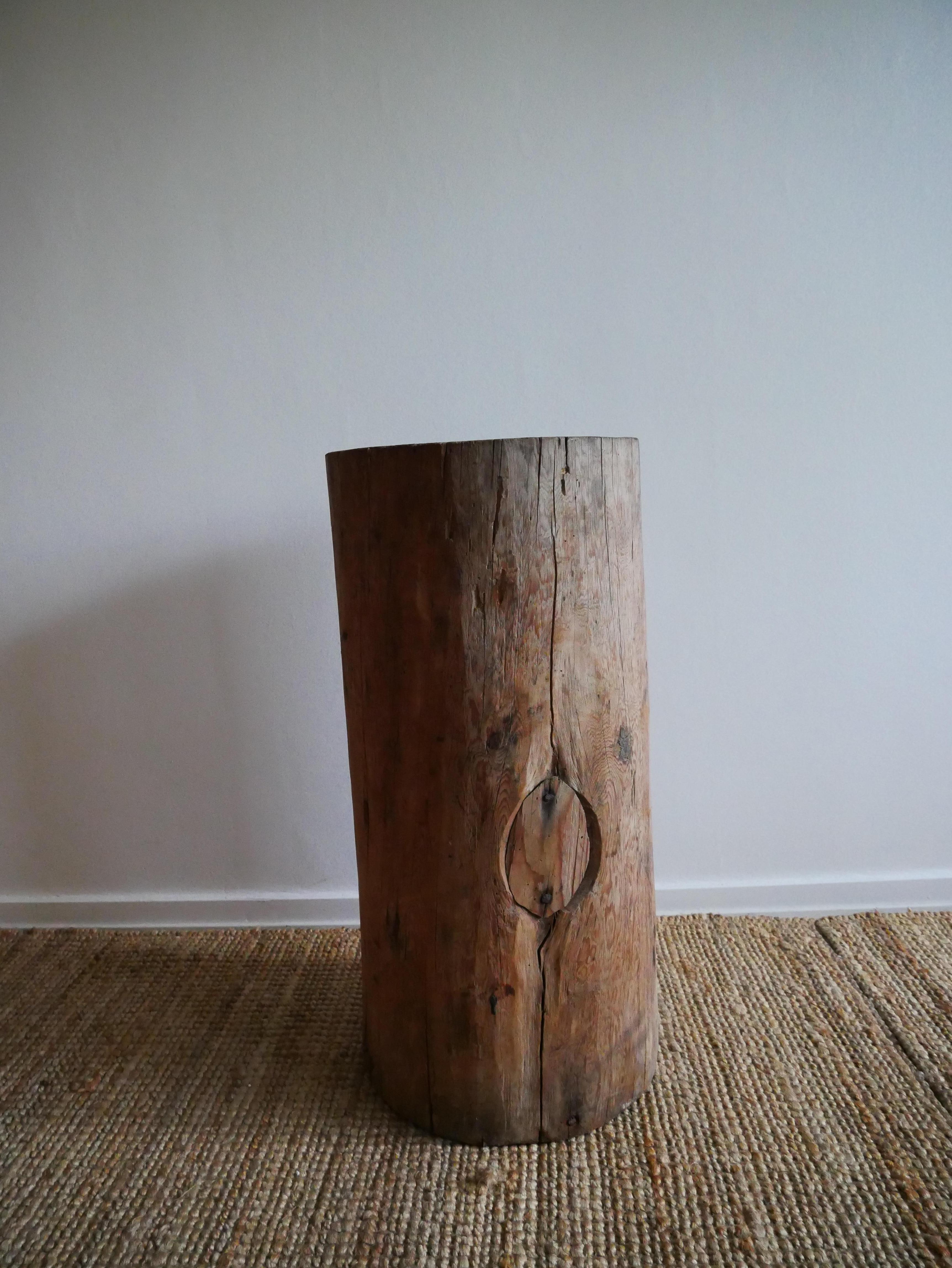 A rare Swedish Laggkärl/Planter from the late 1800-century. 

Made from a single solid dugout tree trunk with a attatched bottom.
Simular to the Japanese nagga pots.
Its works perfekt as a planer in any setting.

Height: 70 cm
Diameter: 33-36 cm