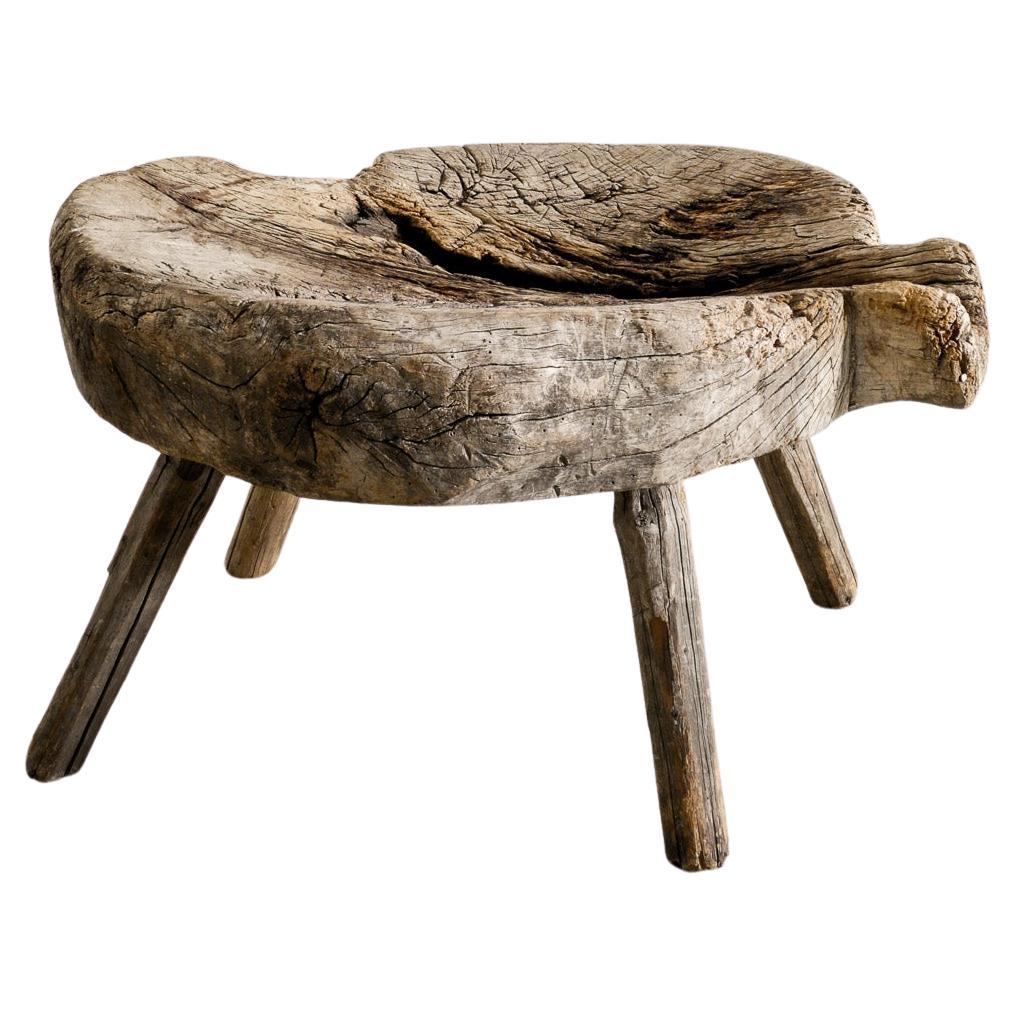 Schwedischer primitiver niedriger Beistelltisch aus Holz aus Kiefernholz, hergestellt Mitte der 1800er Jahre 