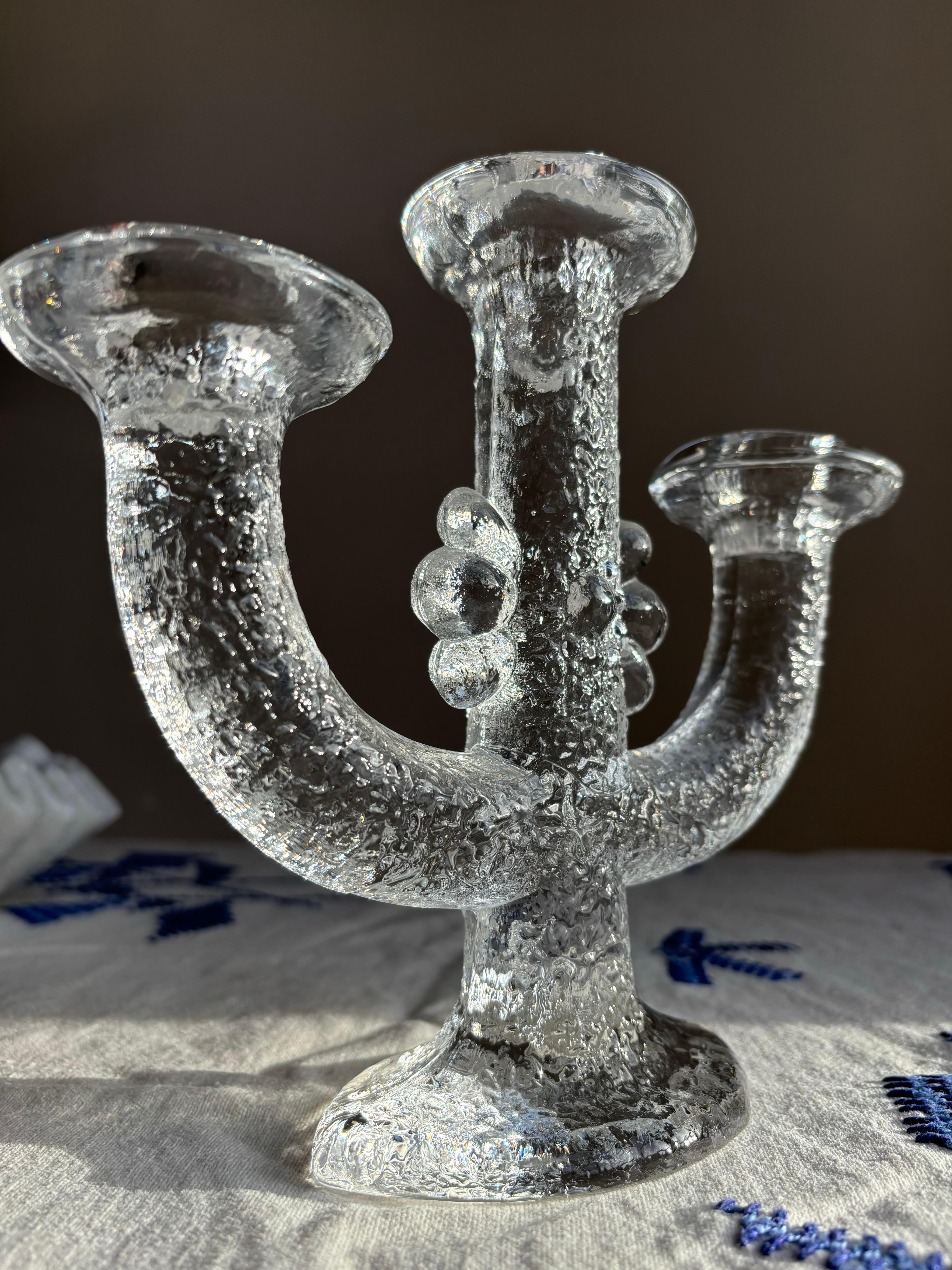 Candélabre suédois Pukeberg en verre d'art, années 1960 en vente 1