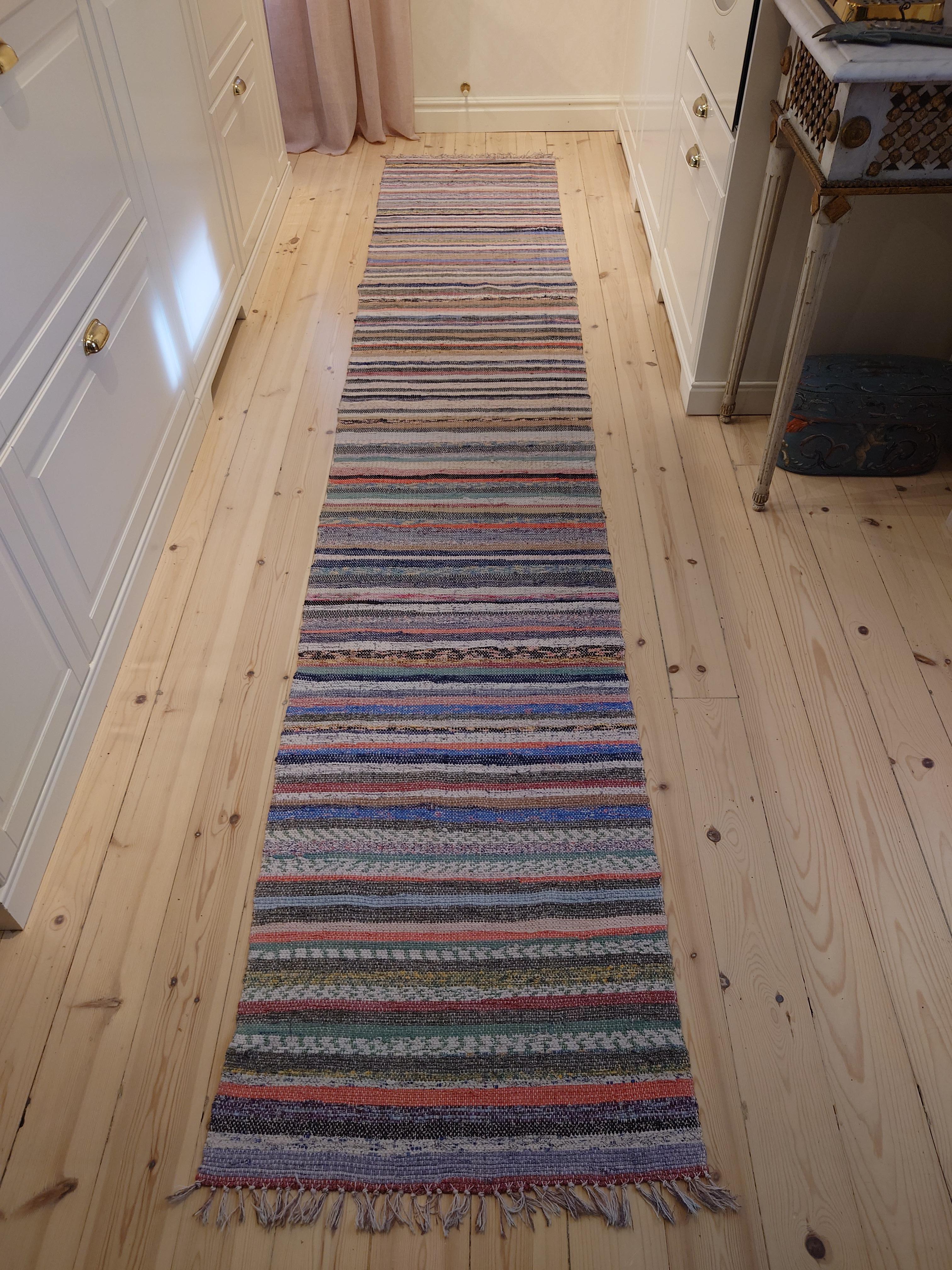 A fantastically Swedish Rag Rug in beautiful color & pattern.
Handwoven in Boden Northern Sweden .
The rug is freshly washed.
Vintage & antique Swedish Rag Rugs from Sweden comes in a variety of color shemes and patterns. They are woven traditional