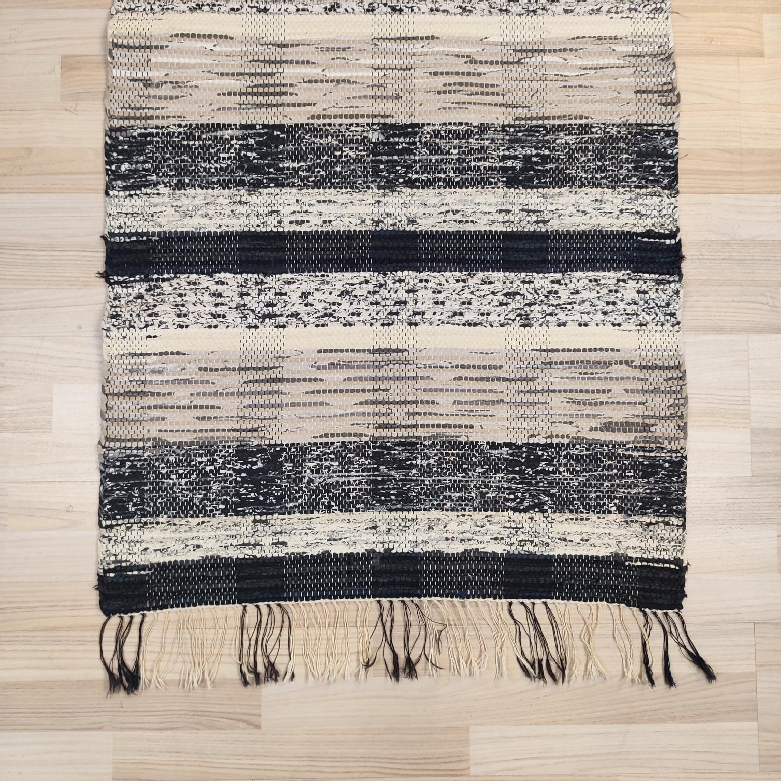 Mid-Century moderno Tappeto di pezza svedese in grigio, beige e nero, tessuto a mano della metà del XX secolo in vendita