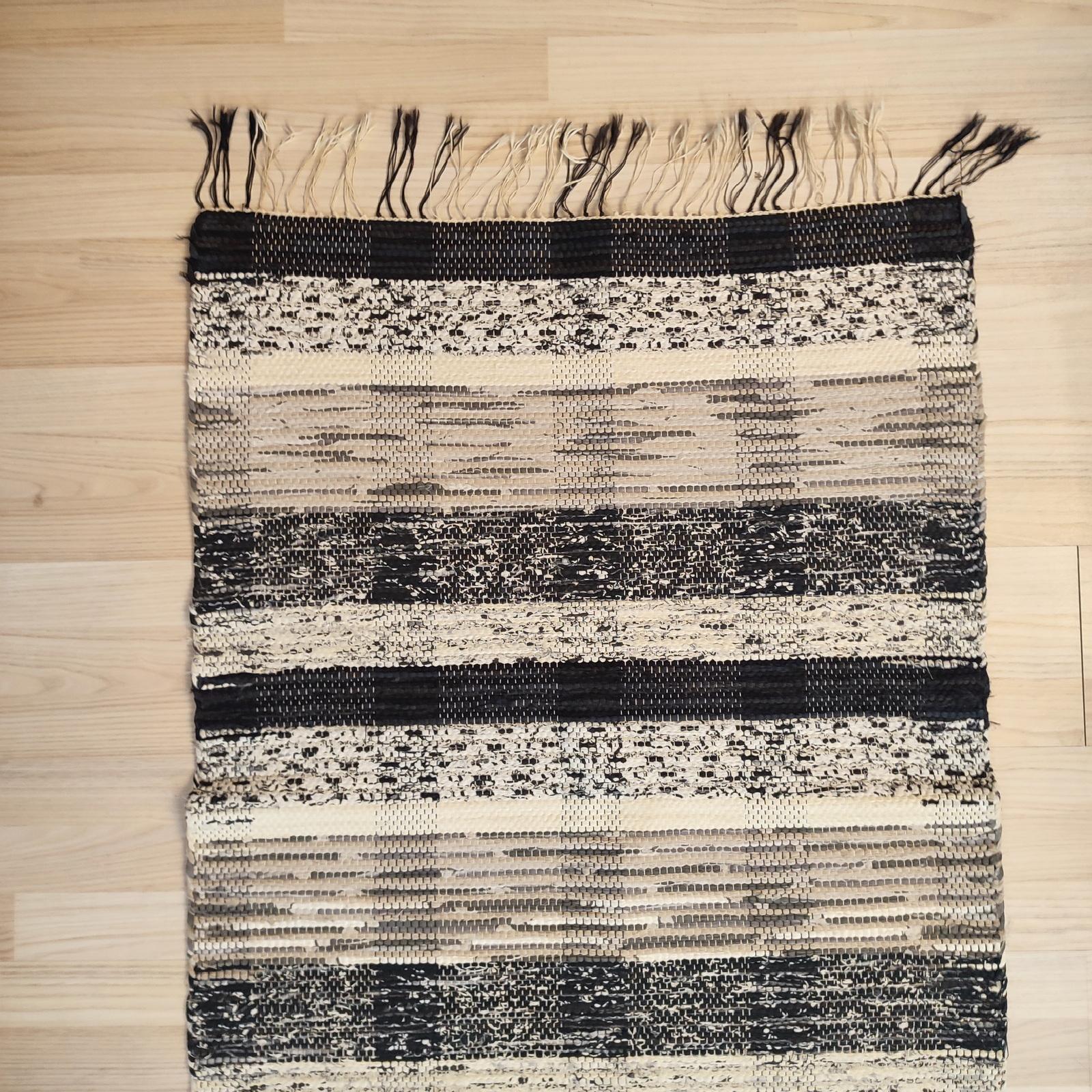 Tessuto a mano Tappeto di pezza svedese in grigio, beige e nero, tessuto a mano della metà del XX secolo in vendita