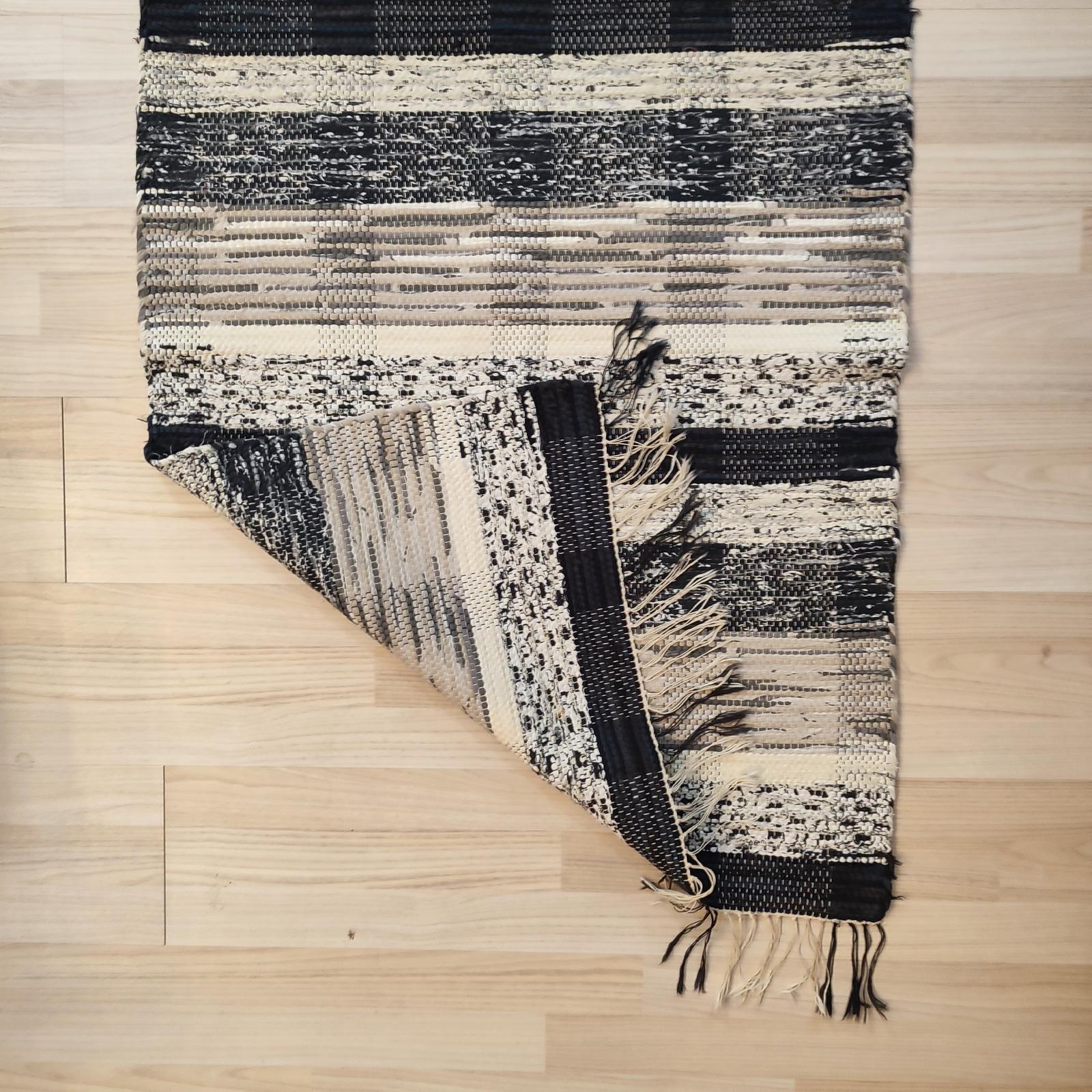 Tappeto di pezza svedese in grigio, beige e nero, tessuto a mano della metà del XX secolo In condizioni ottime in vendita a Bochum, NRW