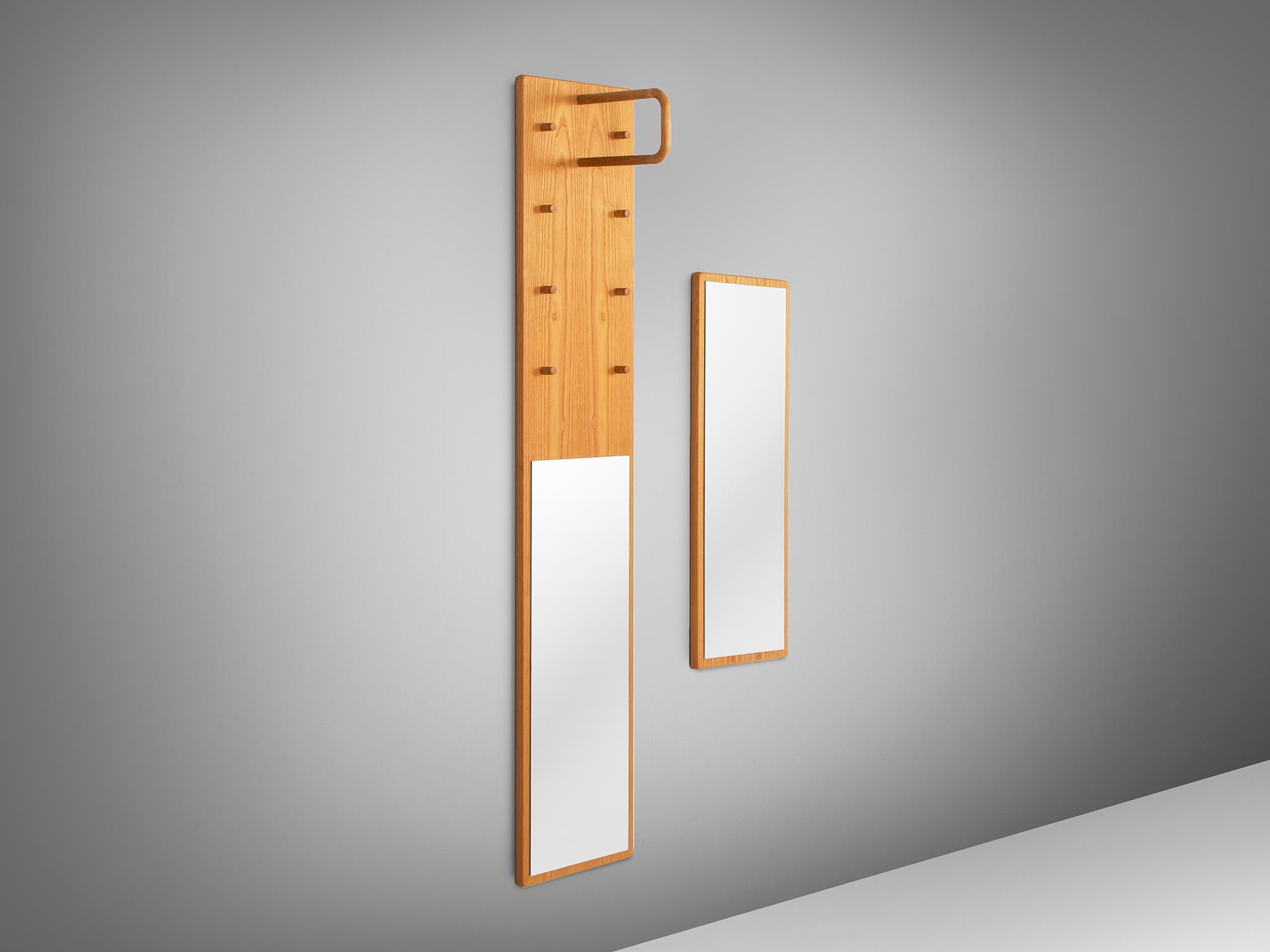 Mirror with coat stand, pine and mirror, Sweden, 1970s

Swedish designed rectangular shaped mirror with a nice coat stand function in pine wood. The design is typical Scandinavian, modest, functional, yet of high quality.
 

