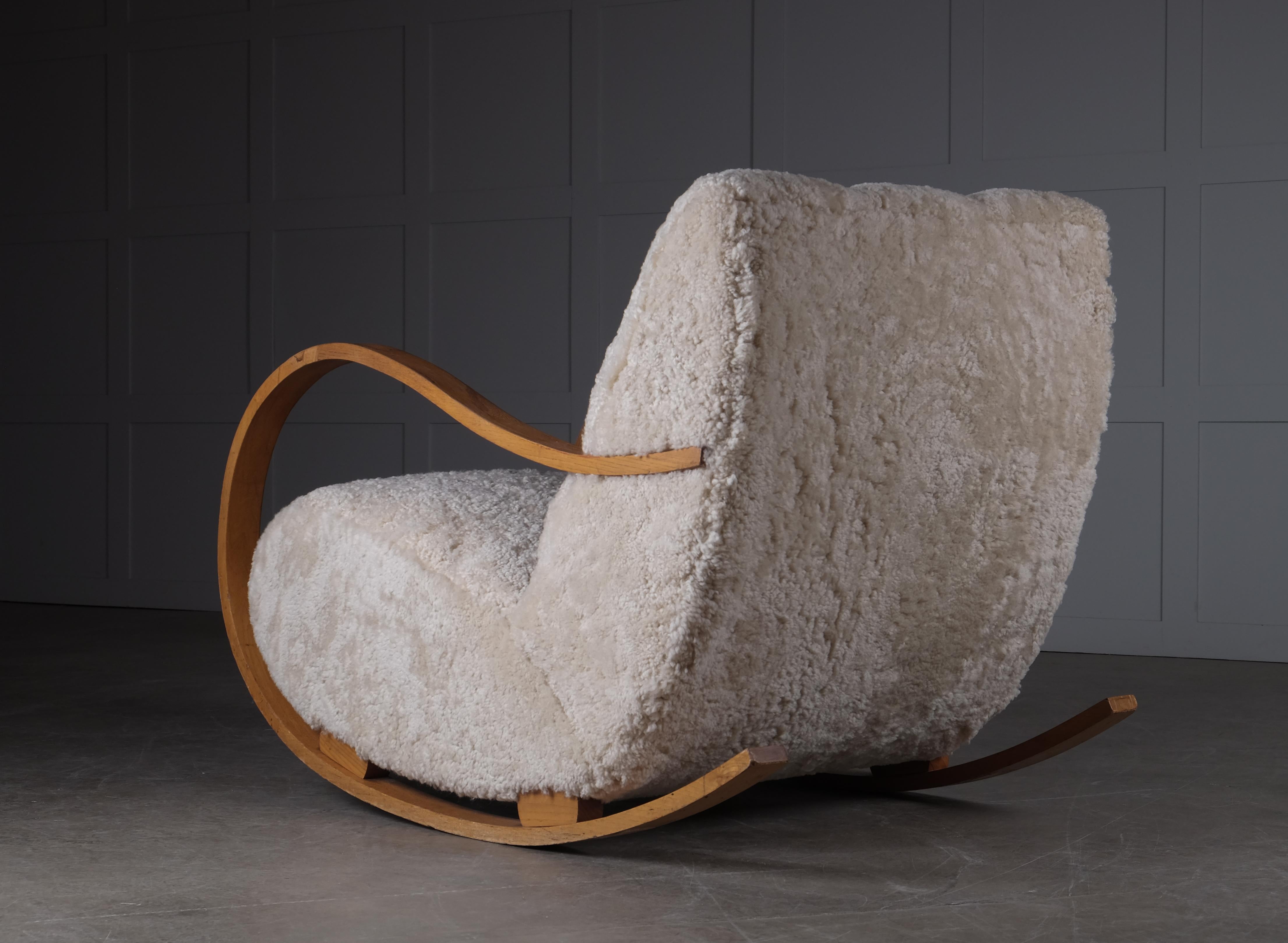 Swedish Rocking Chair in Sheepskin, 1940s In Good Condition For Sale In Stockholm, SE