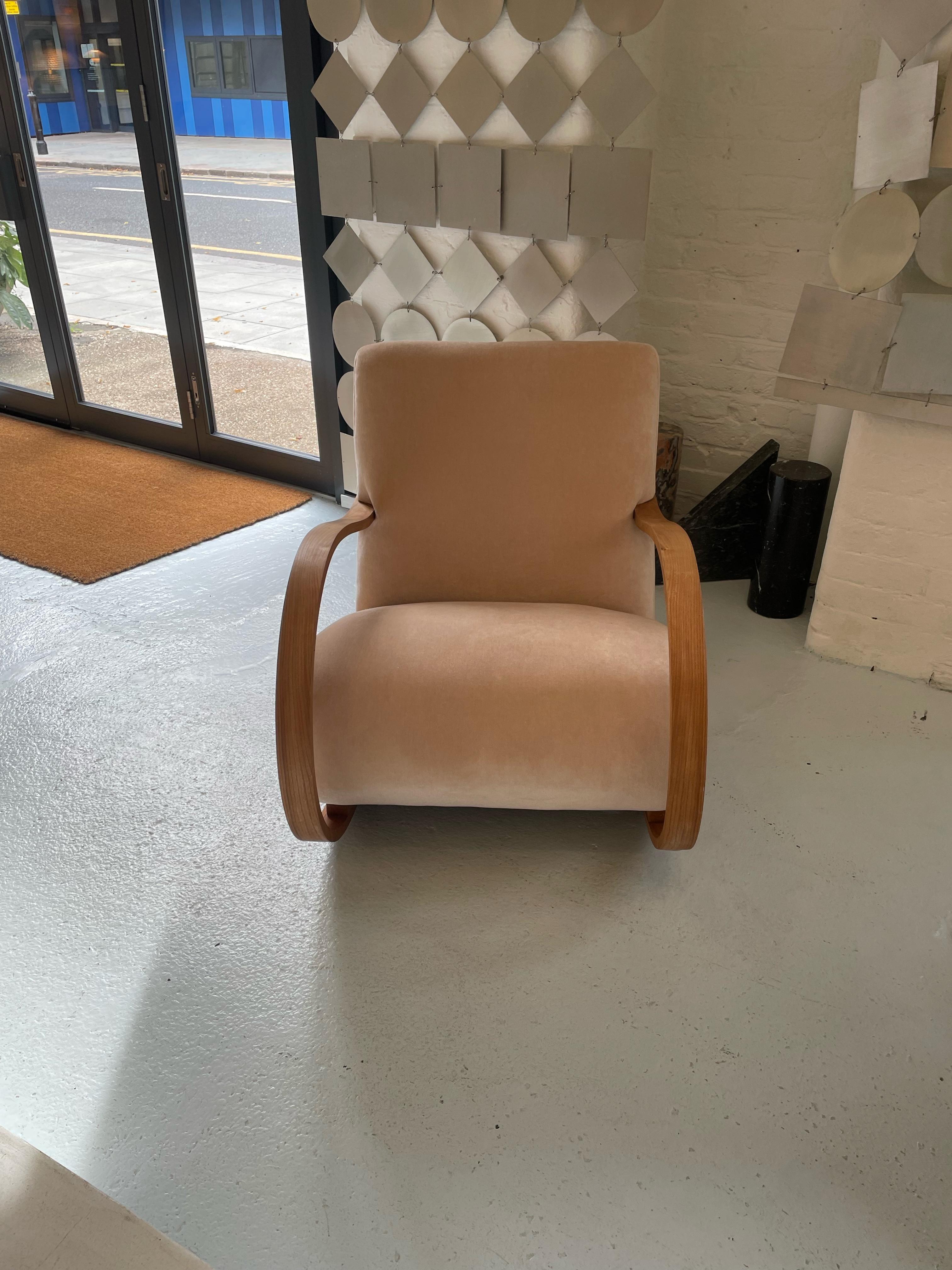 Swedish Rocking Chair in Pink Velvet In Fair Condition For Sale In London, England
