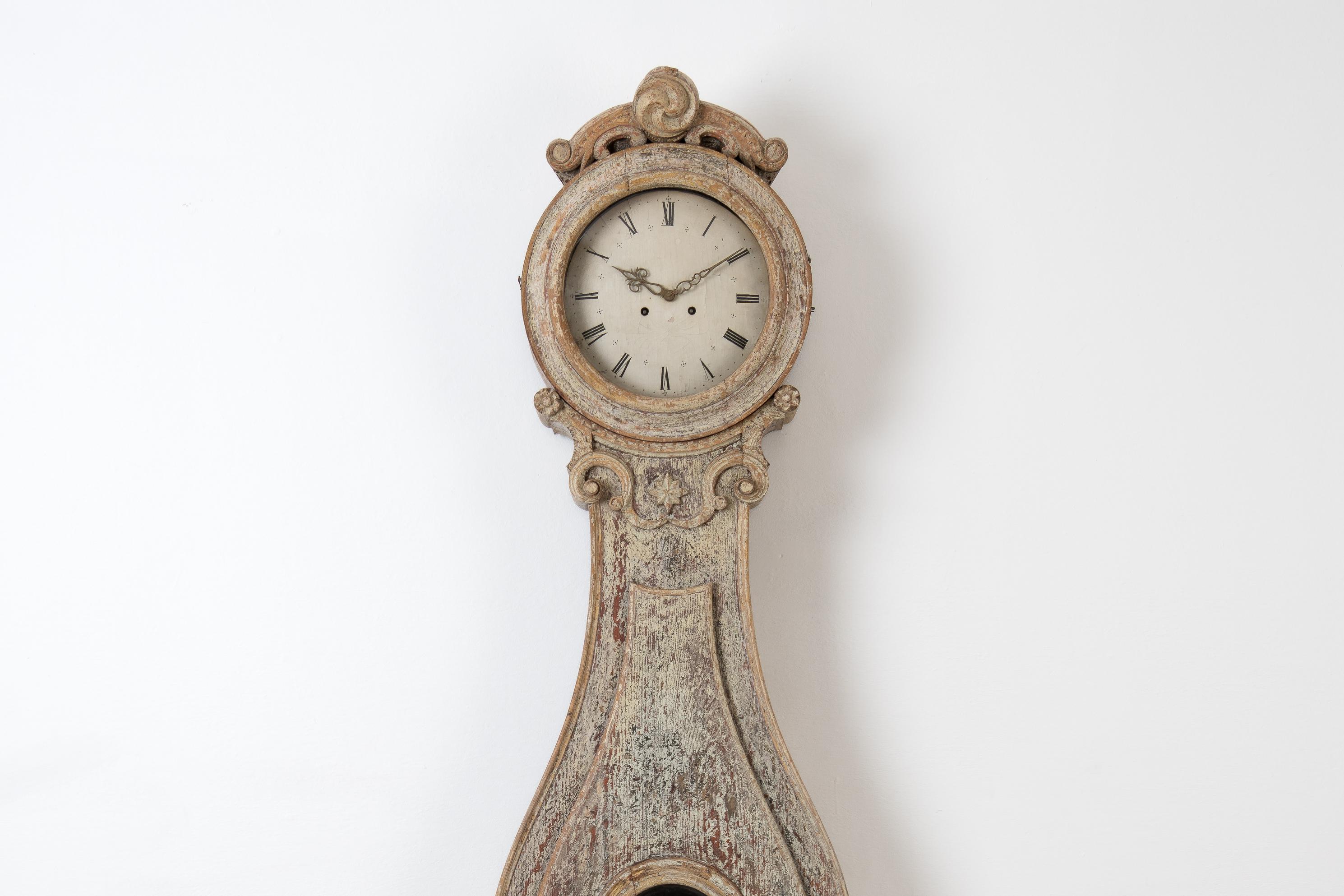 Swedish Rococo long case clock from the village Fryksdalen in Värmland which is where it got its name 'Fryksdals clock'. The clock is in the Rococo style with a case in pine and is dry scraped to the original layer of paint. Made in Sweden between