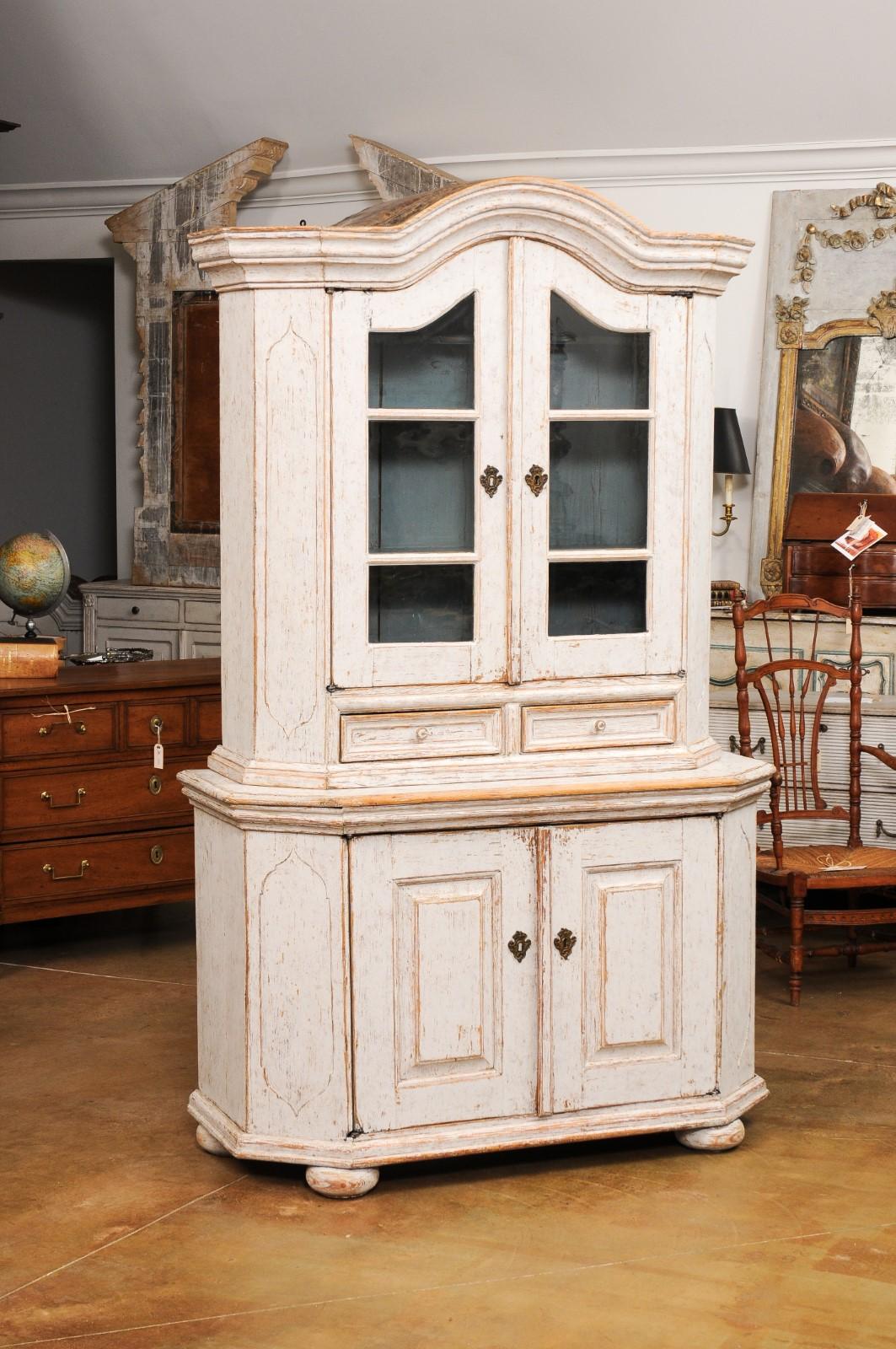 Carved Swedish Rococo Period 1780s Painted Vitrine Cabinet with Molded Bonnet Top For Sale