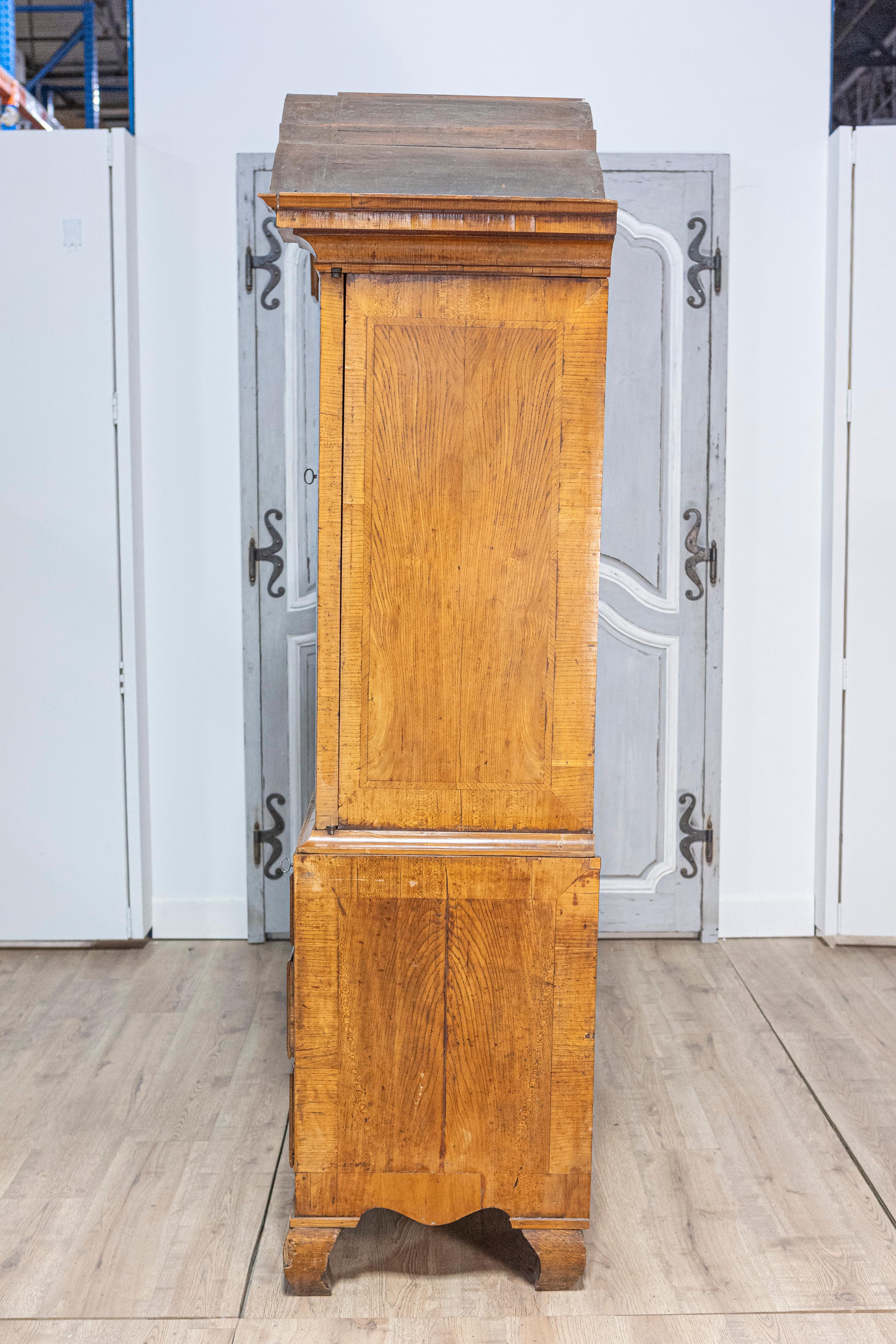 Swedish Rococo Period 1790s Cabinet with Chapeau de Gendarme Inspired Cornice For Sale 1