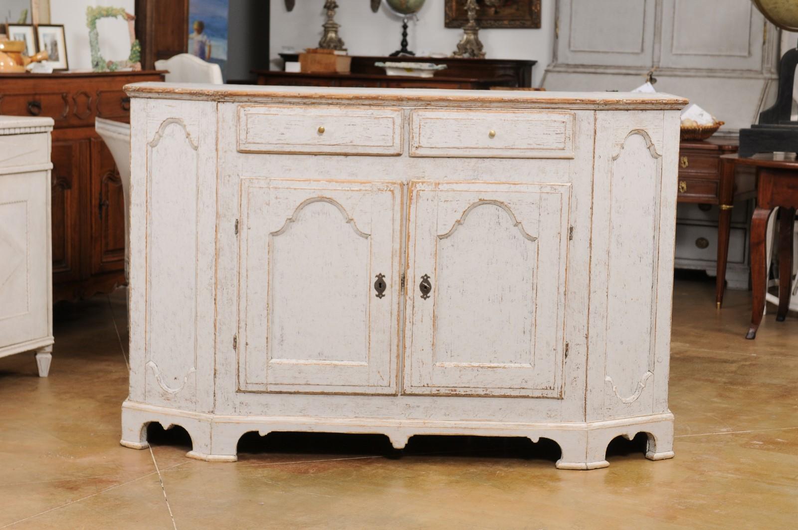 Swedish Rococo Period 18th Century Buffet from Värmland with Canted Side Posts For Sale 5
