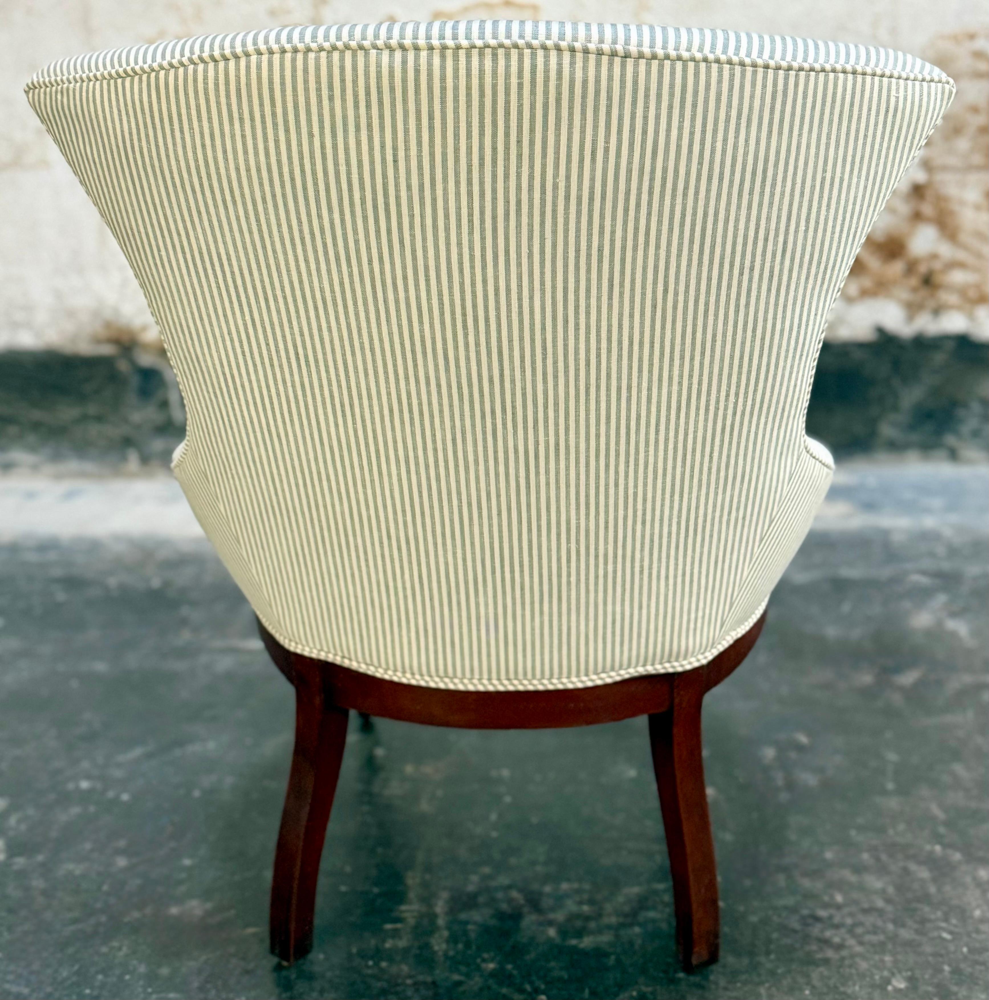 Swedish Rococo Revival Victorian Slipper “Emma” Chair c. 1880 - Fully Restored Tallado a mano en venta