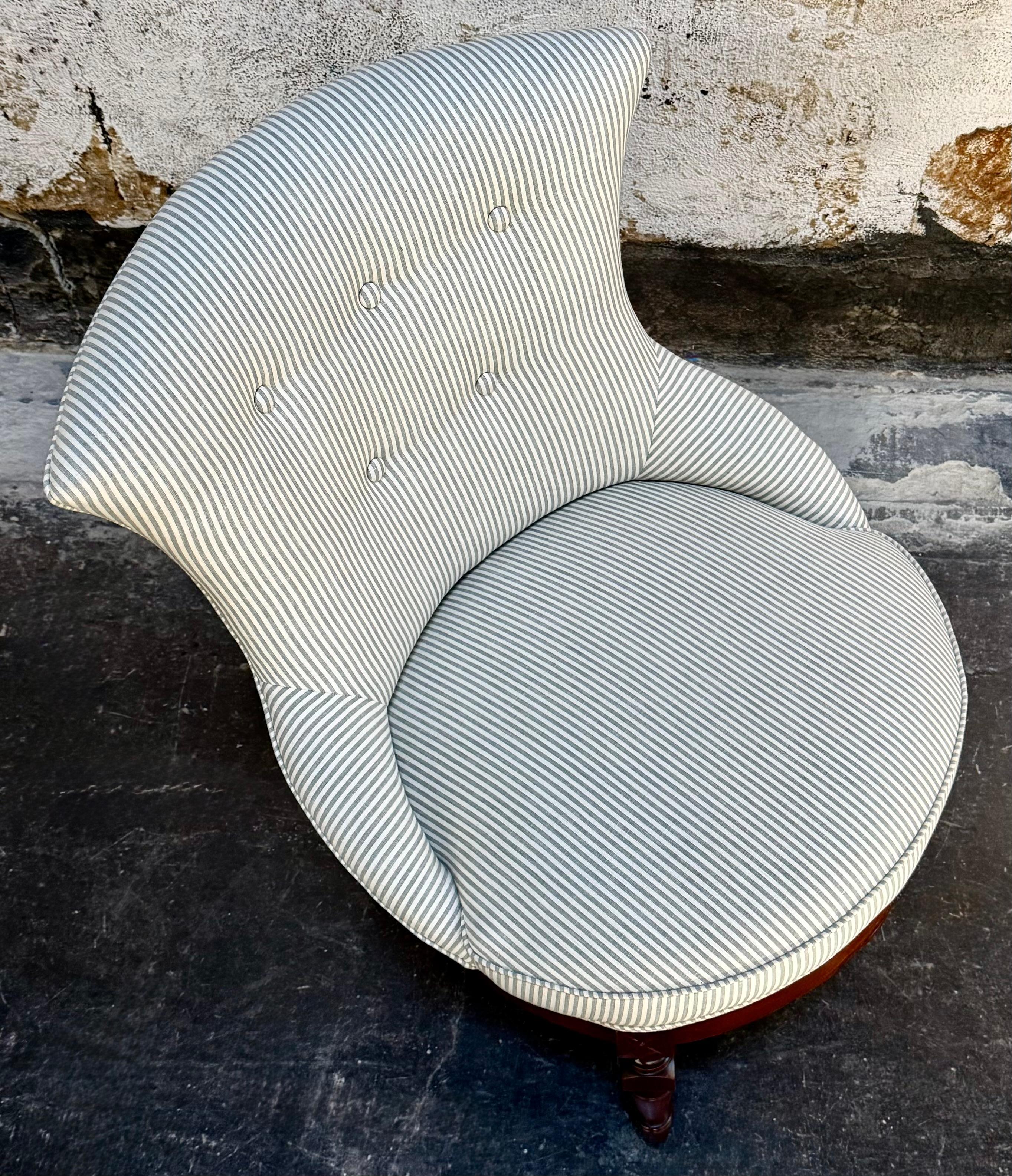 Swedish Rococo Revival Victorian Slipper “Emma” Chair c. 1880 - Fully Restored siglo XIX en venta
