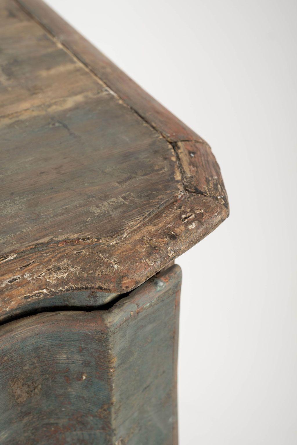 Swedish Rococo Serpentine Block-Front Commode in Original Blue Paint 7