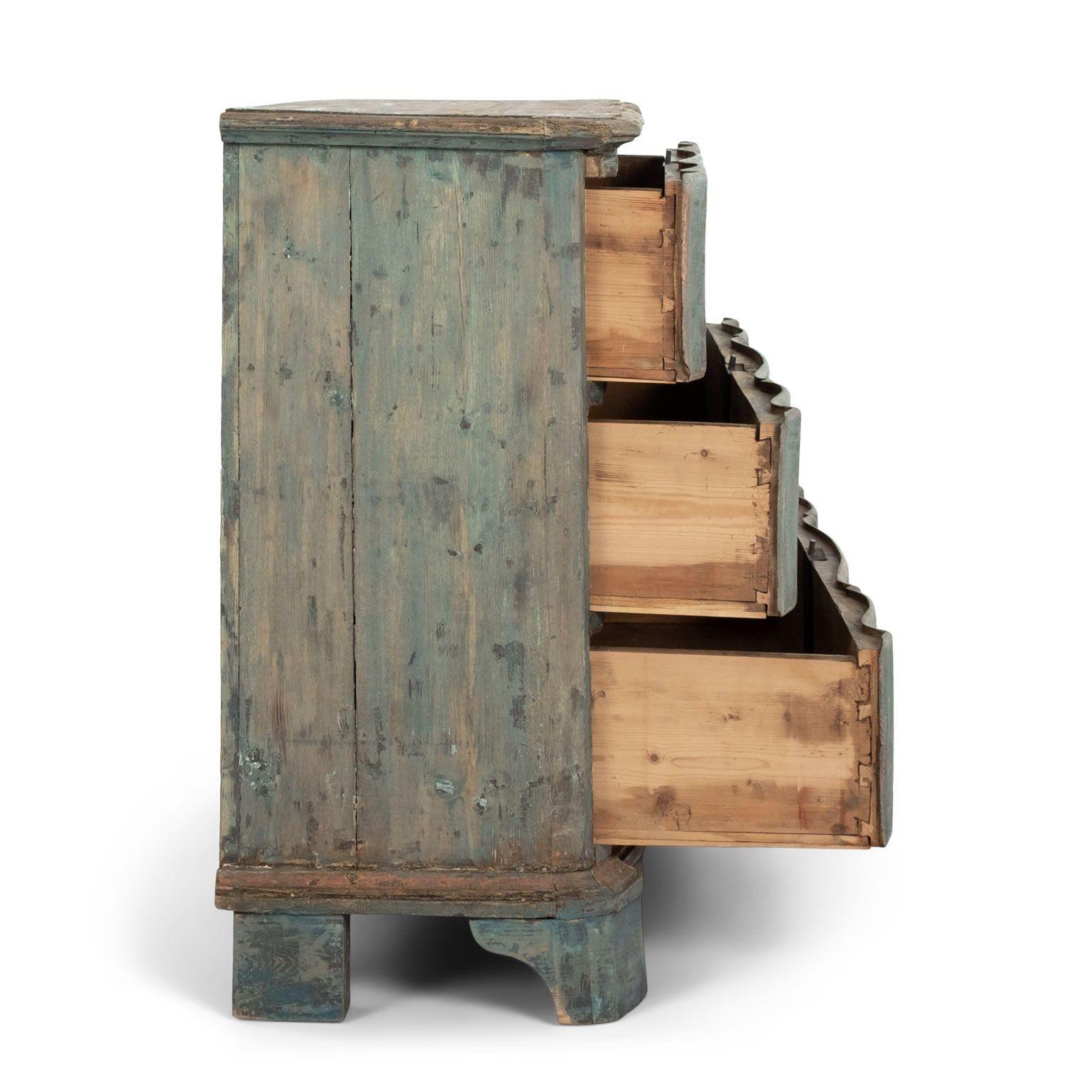 Mid-18th Century Swedish Rococo Serpentine Block-Front Commode in Original Blue Paint