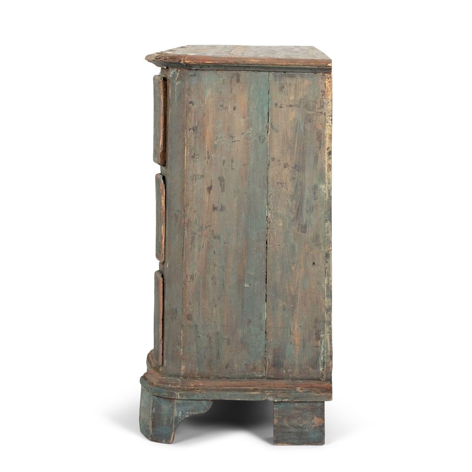 Swedish Rococo Serpentine Block-Front Commode in Original Blue Paint 2