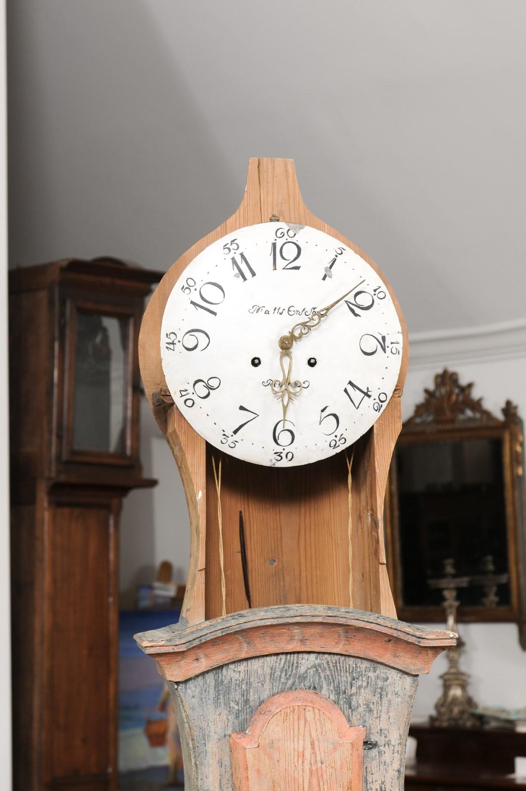 Swedish Rococo Style 1810s Longcase Mora Clock with Two-Toned Original Paint 4