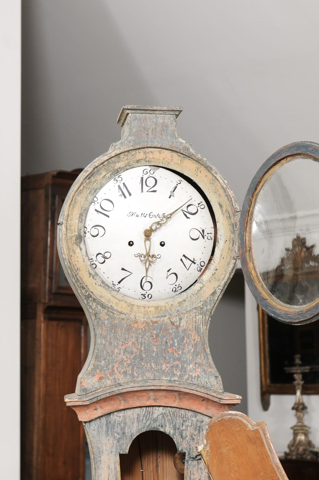 Swedish Rococo Style 1810s Longcase Mora Clock with Two-Toned Original Paint 3