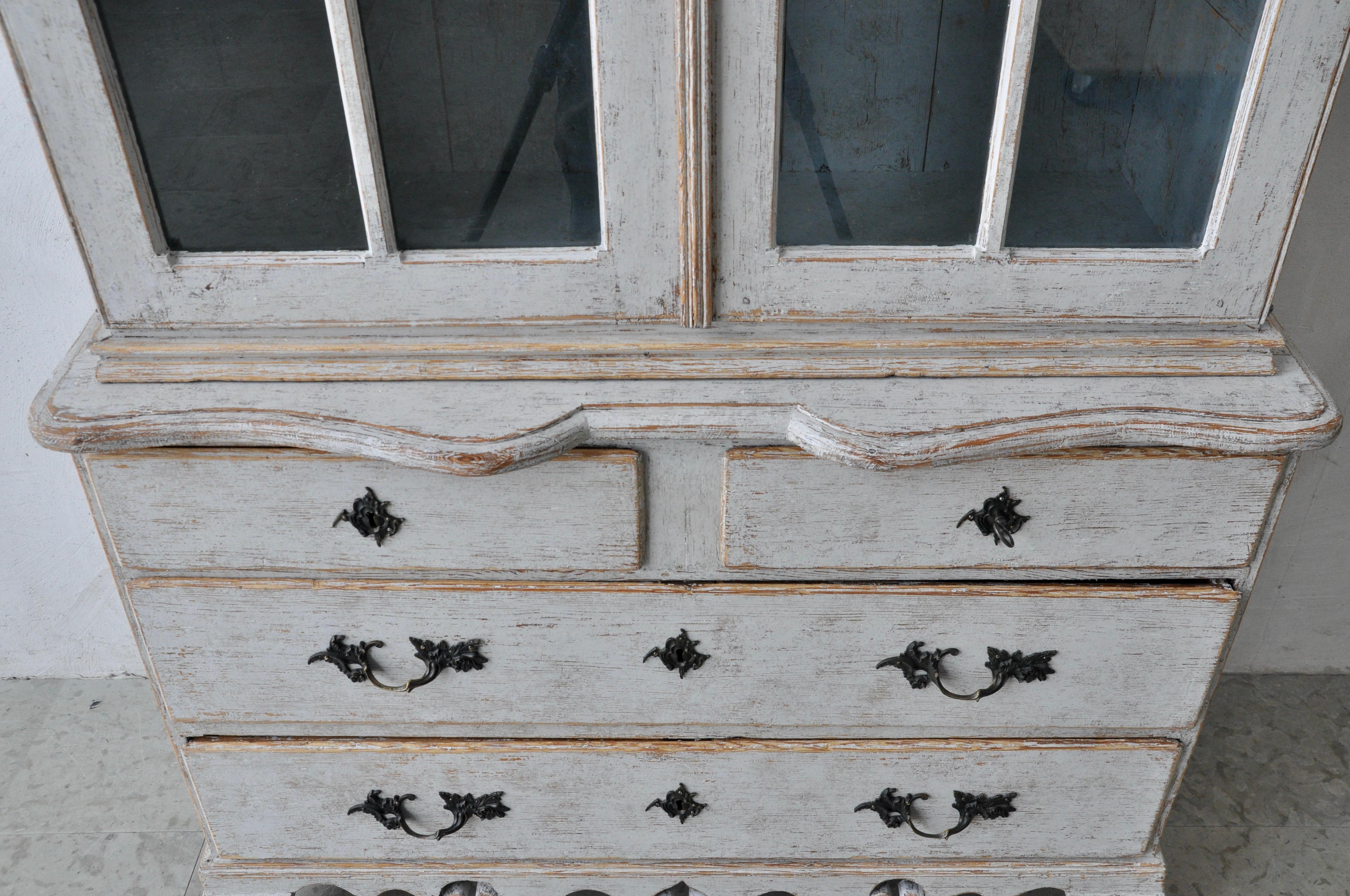 Swedish Rococo Style 1850s Bonnet Top Cabinet with Glass Doors and Drawers In Good Condition For Sale In Atlanta, GA
