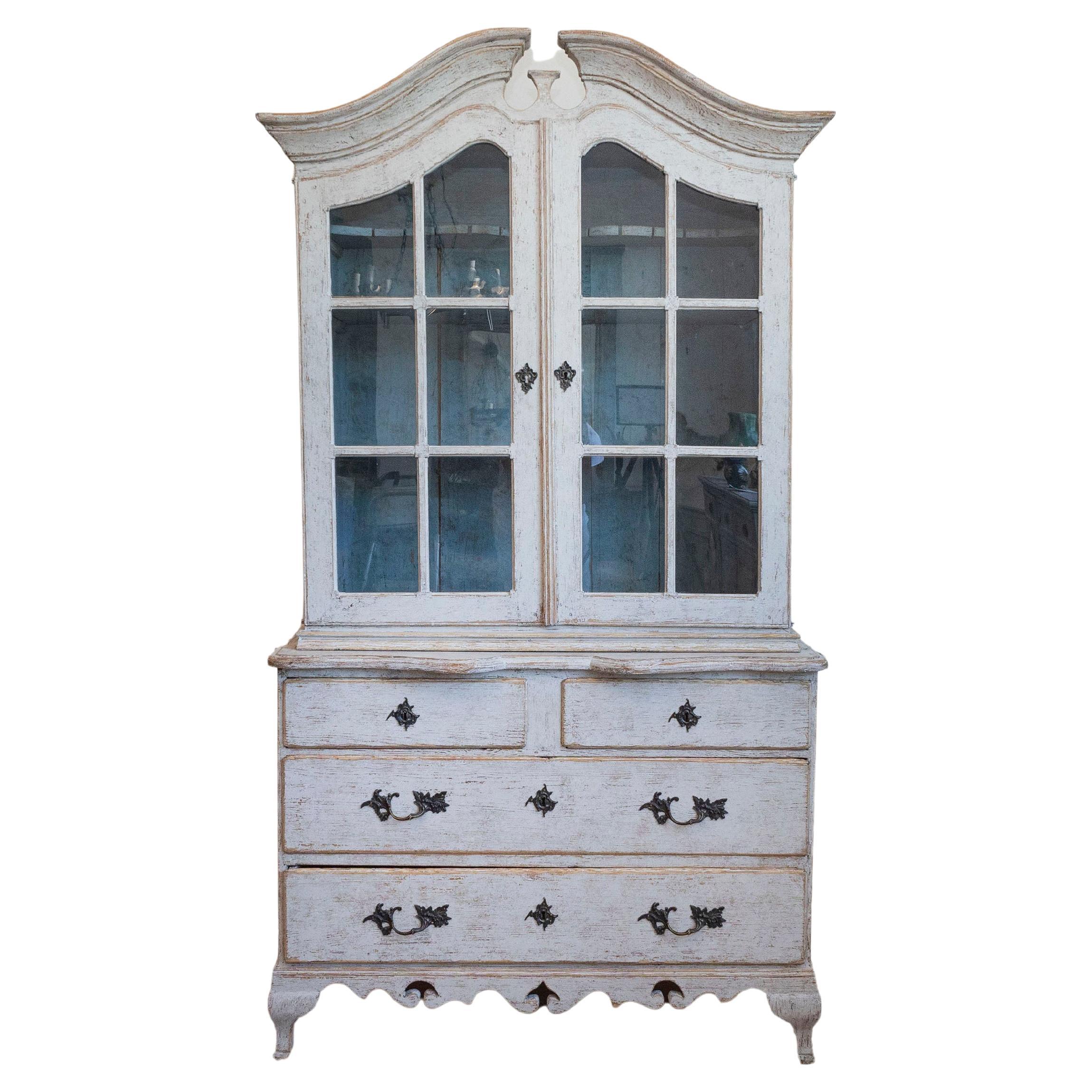 Armoire suédoise de style rococo des années 1850 avec portes et tiroirs en verre