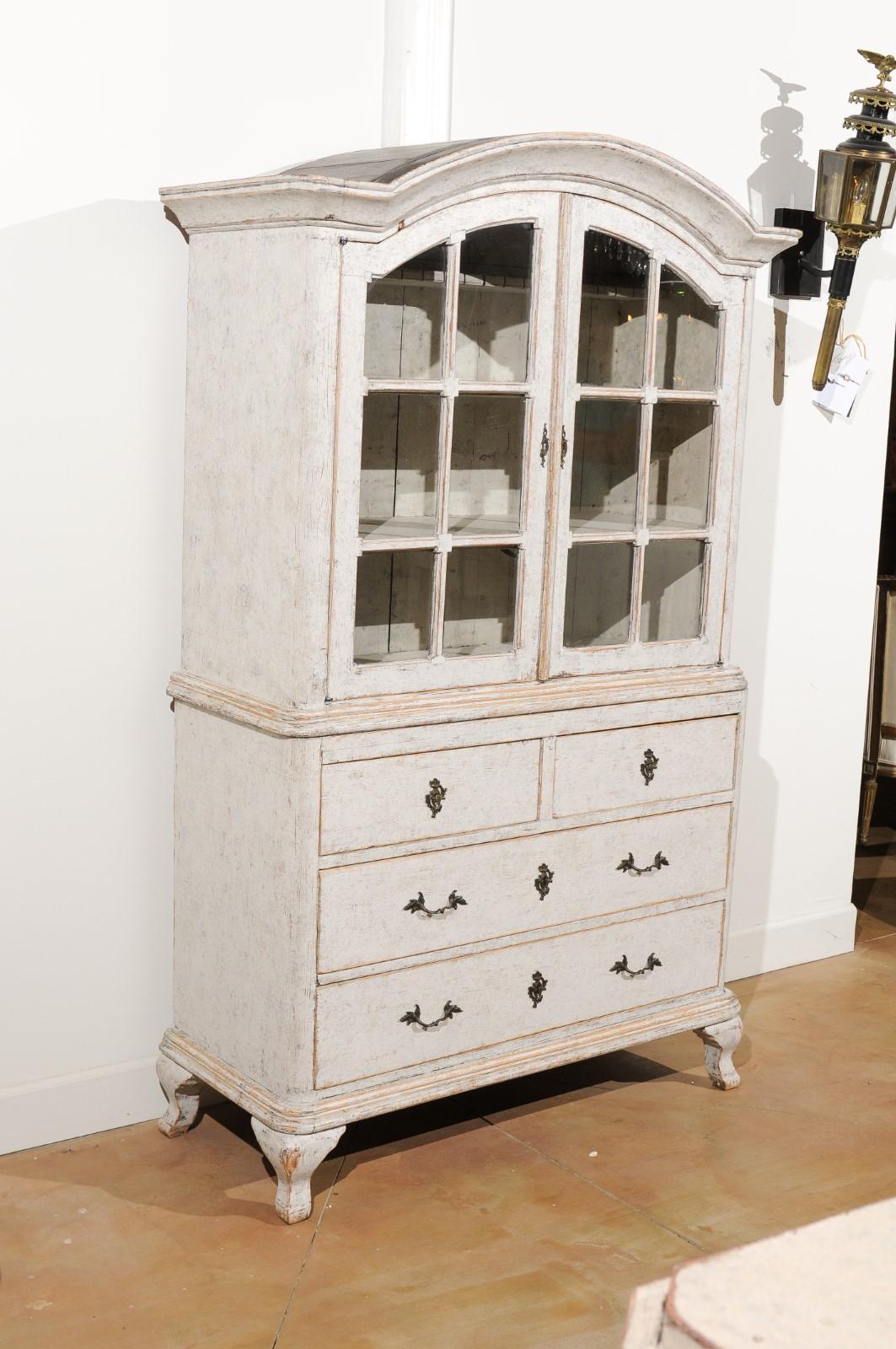 Swedish Rococo Style 19th Century Painted Vitrine with Glass Doors and Drawers For Sale 4