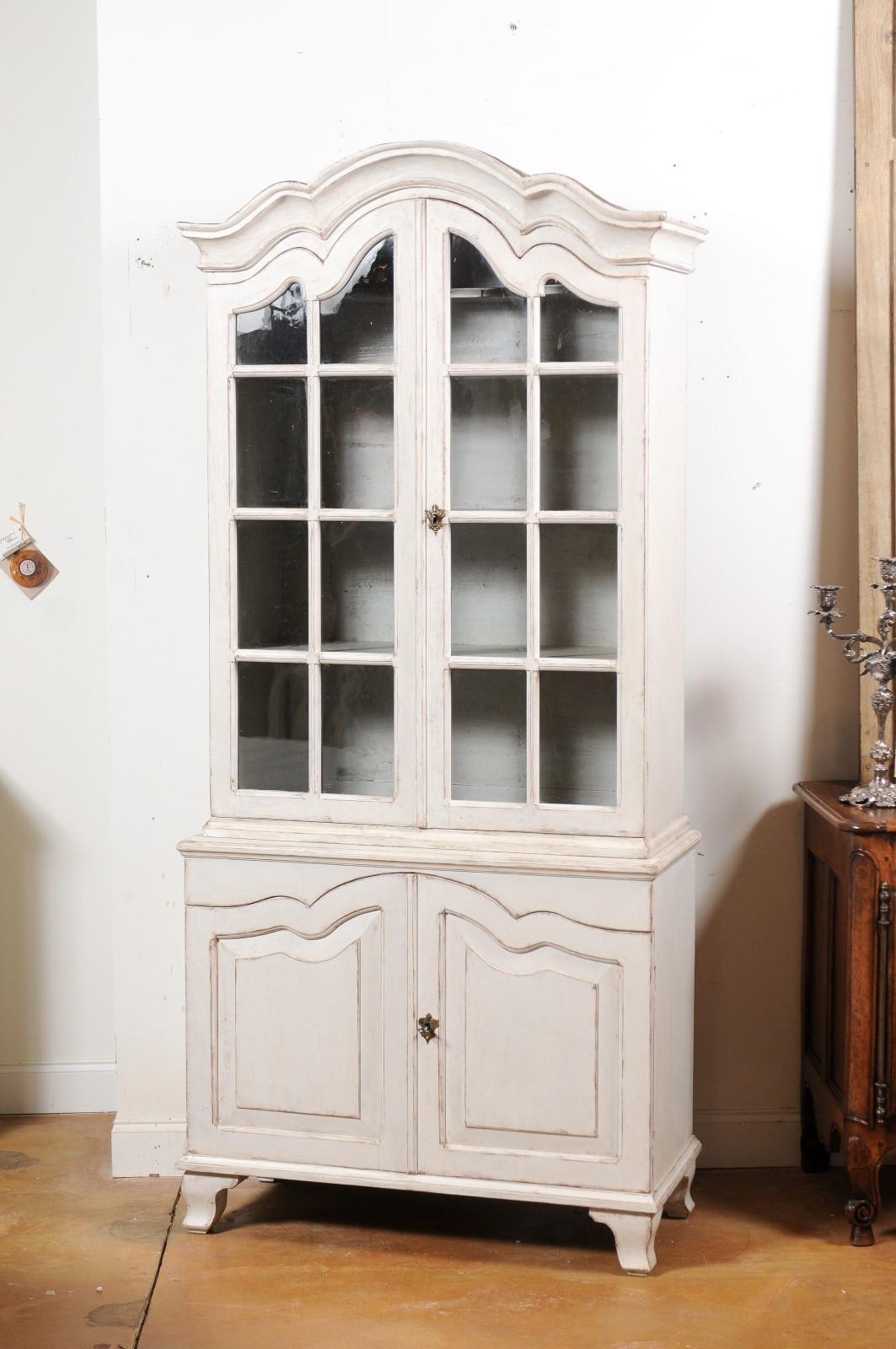 Swedish Rococo Style 19th Century Painted Wood Vitrine Cabinet with Glass Doors 6