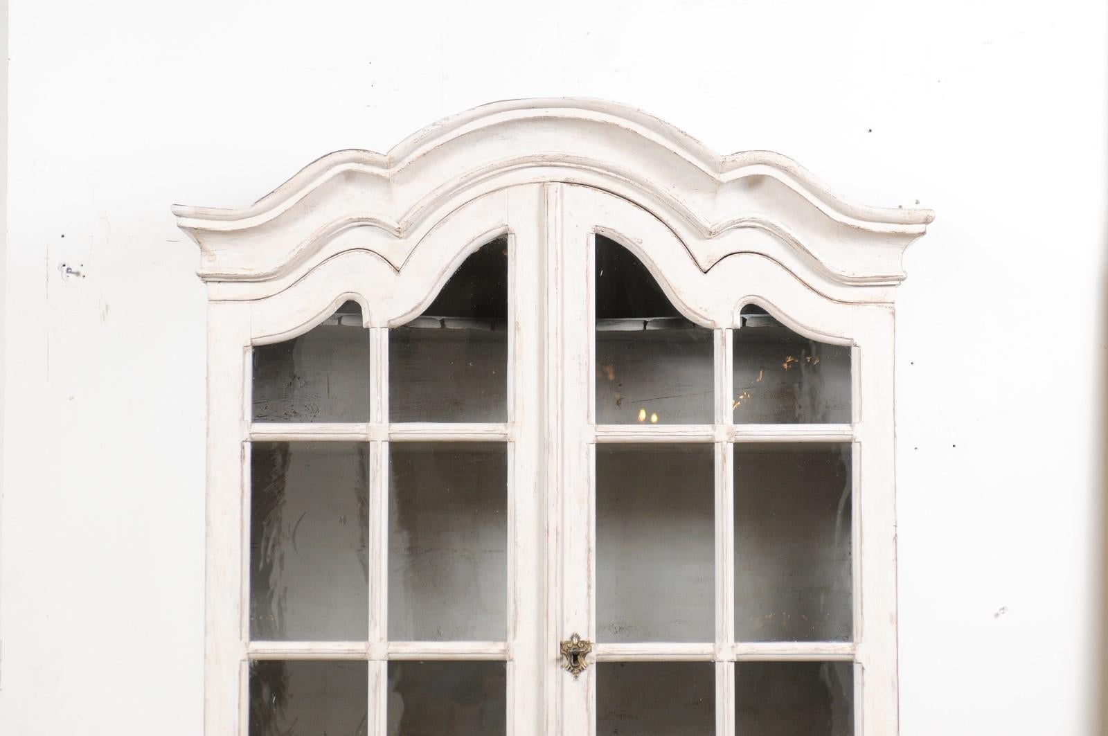 Swedish Rococo Style 19th Century Painted Wood Vitrine Cabinet with Glass Doors In Good Condition In Atlanta, GA