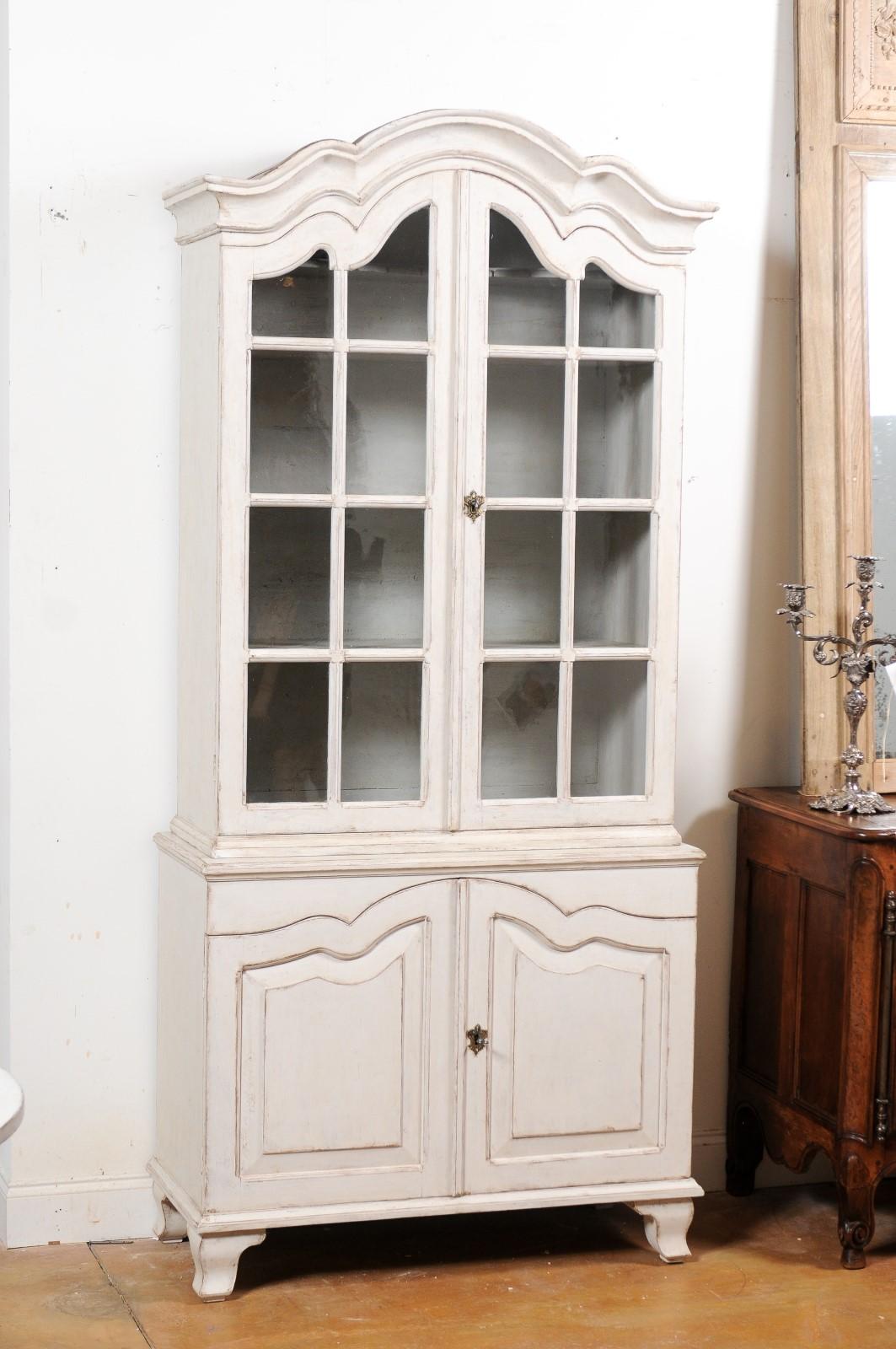 Swedish Rococo Style 19th Century Painted Wood Vitrine Cabinet with Glass Doors 5